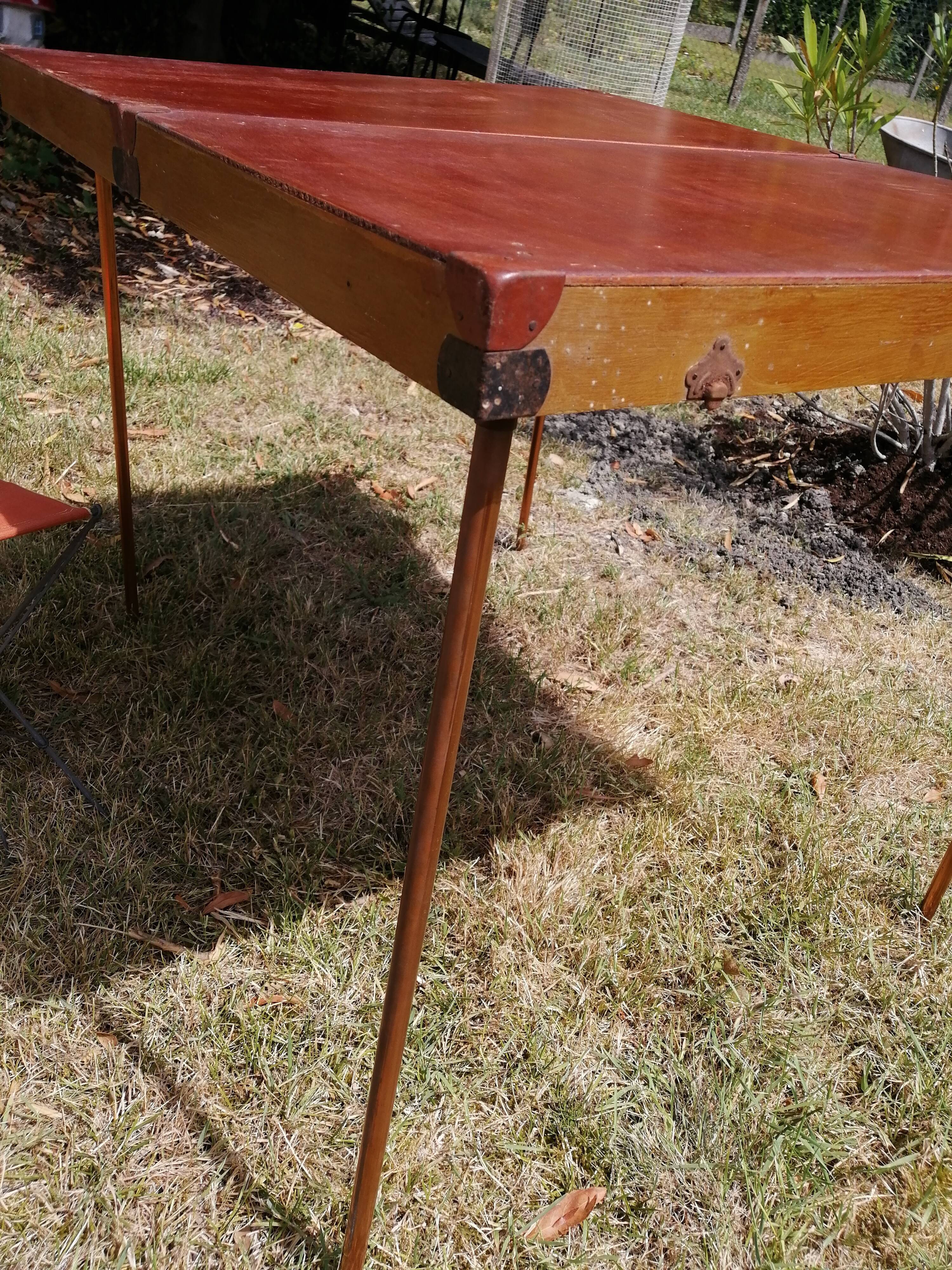 Table, valise en bois de pique nique et ses fauteuils