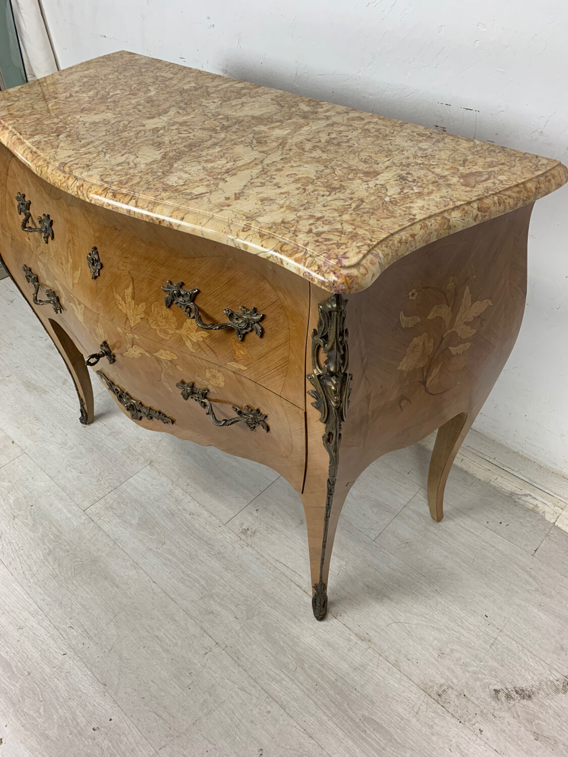 Commode de style louis XV