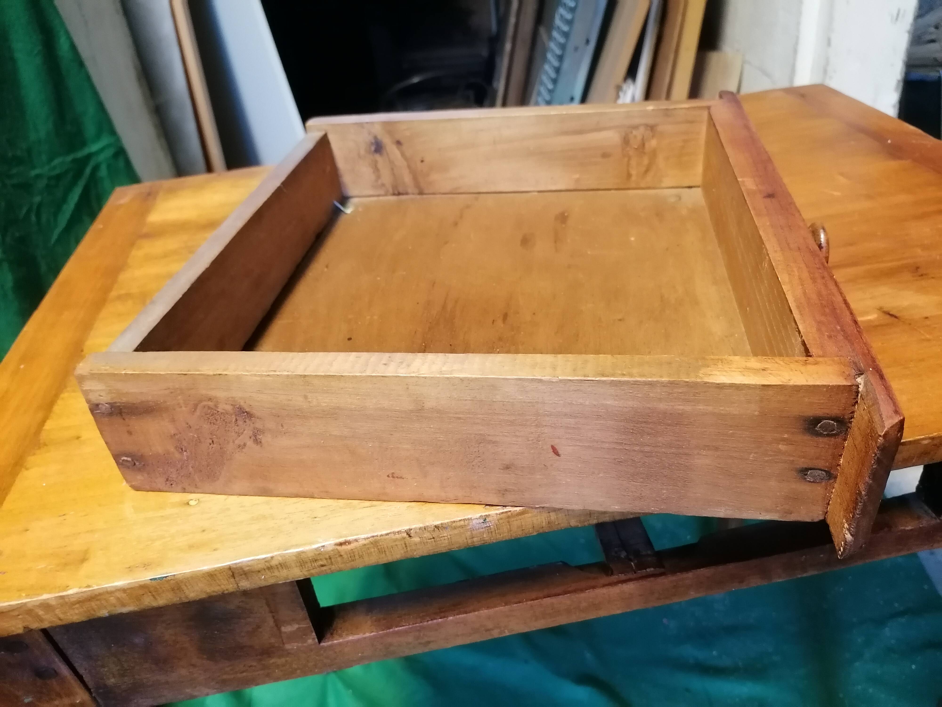 Small desk with 1 drawer in solid wood.