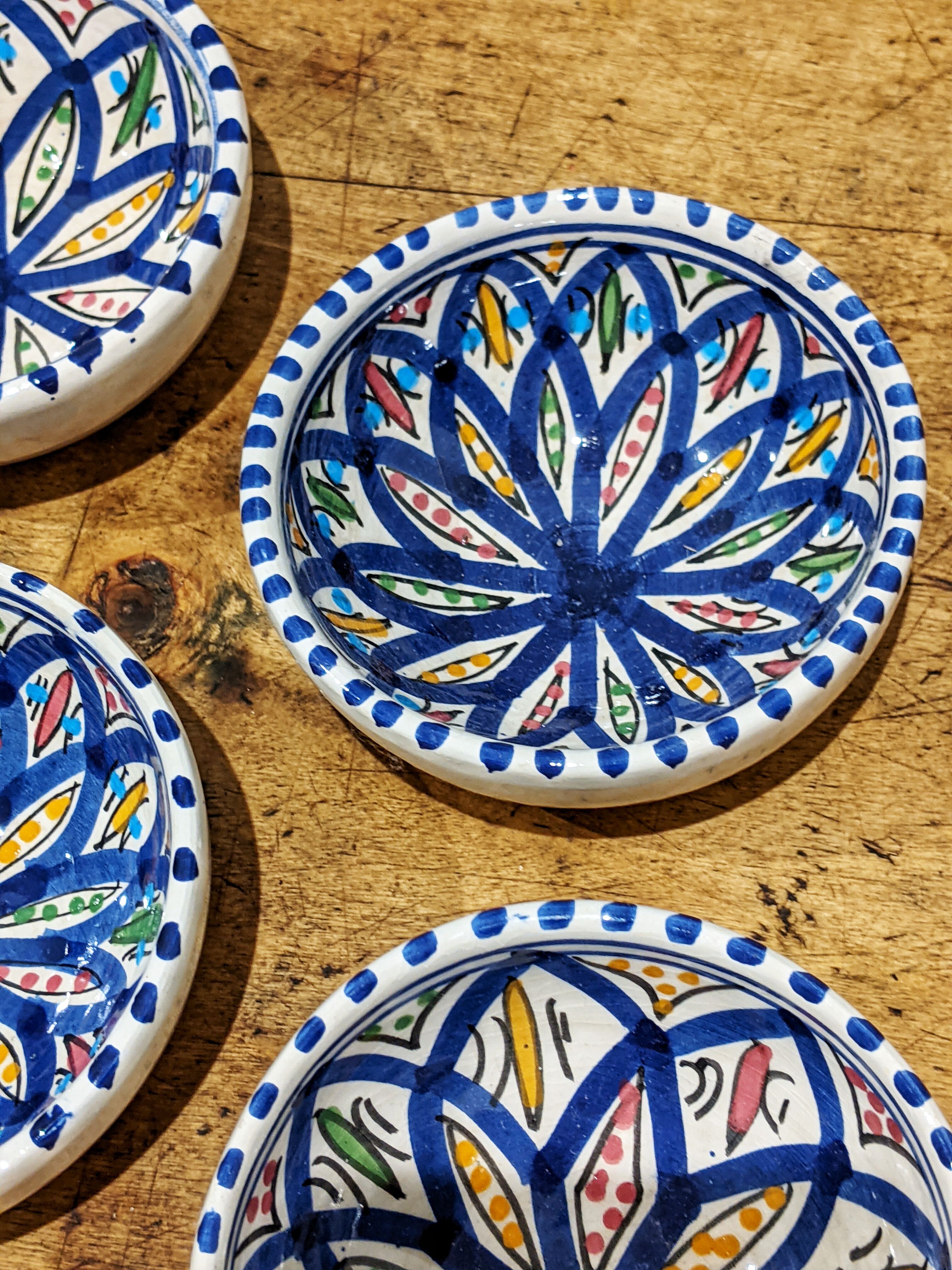 4 hand-painted ceramic cups