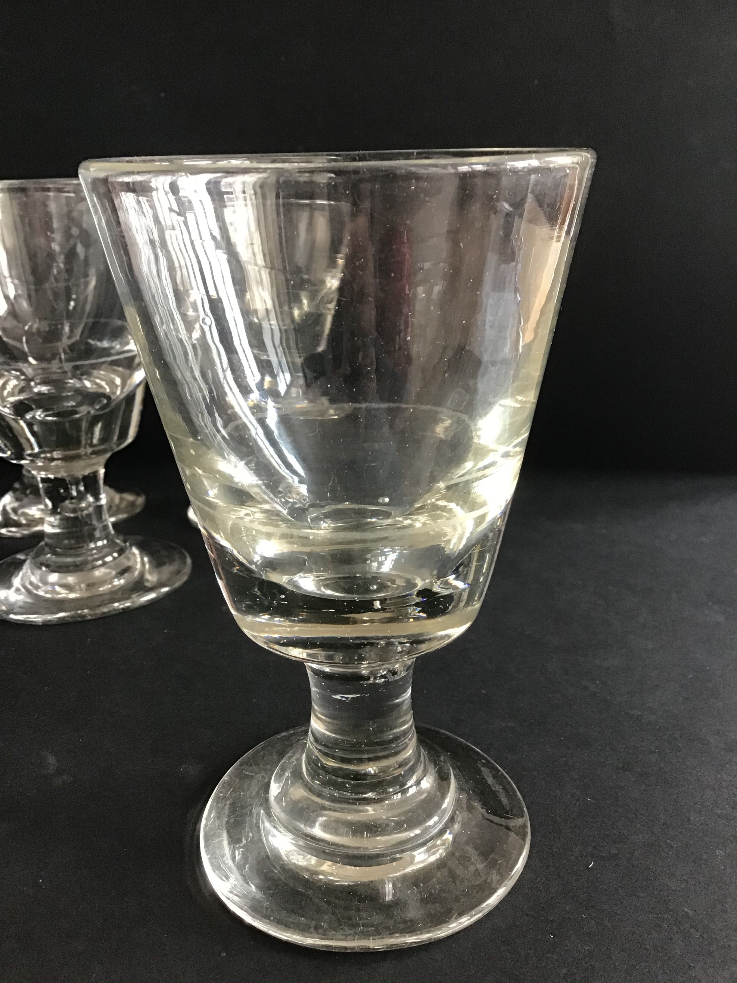 Suite of 4 thick old glasses