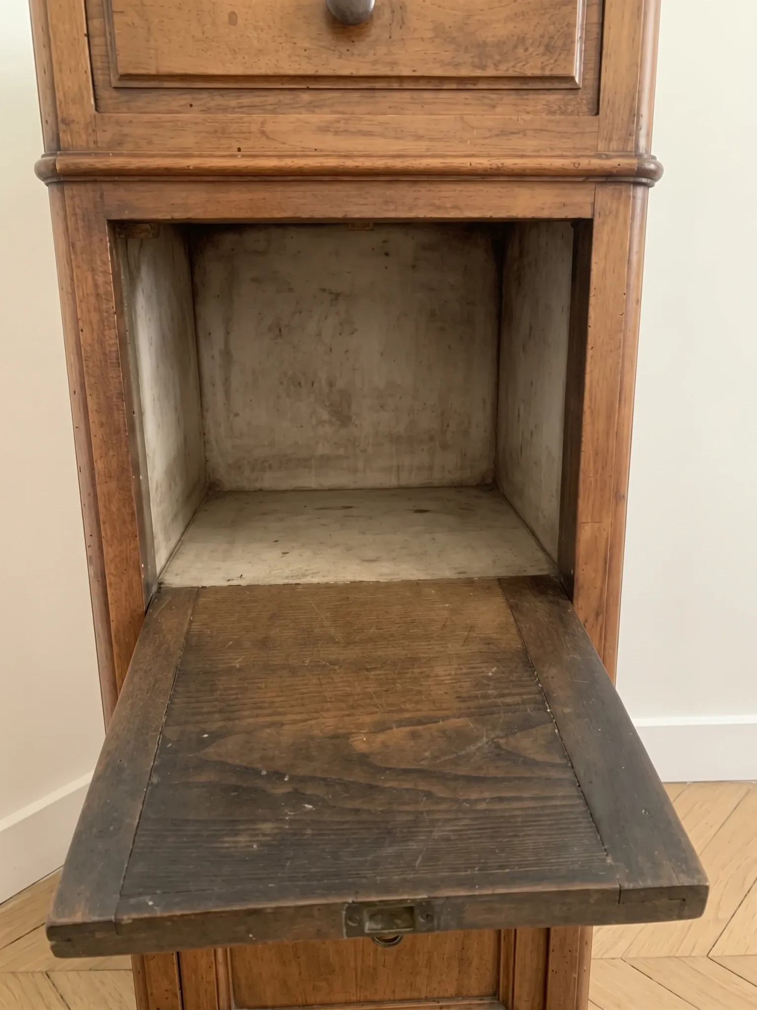 Commode semainier ancienne en bois et marbre