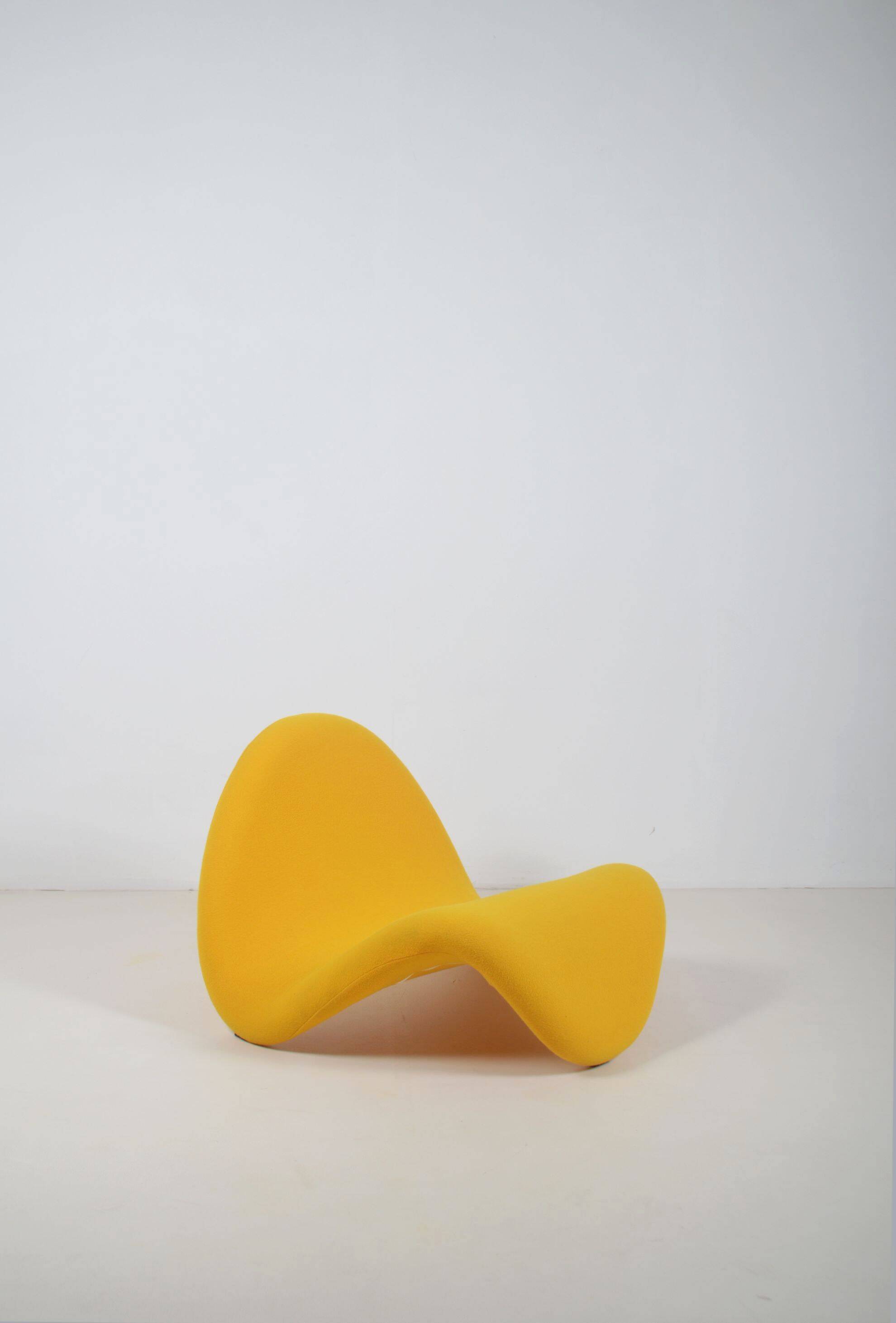 Yellow F577 Tongue designed by Pierre Paulin for Artifort