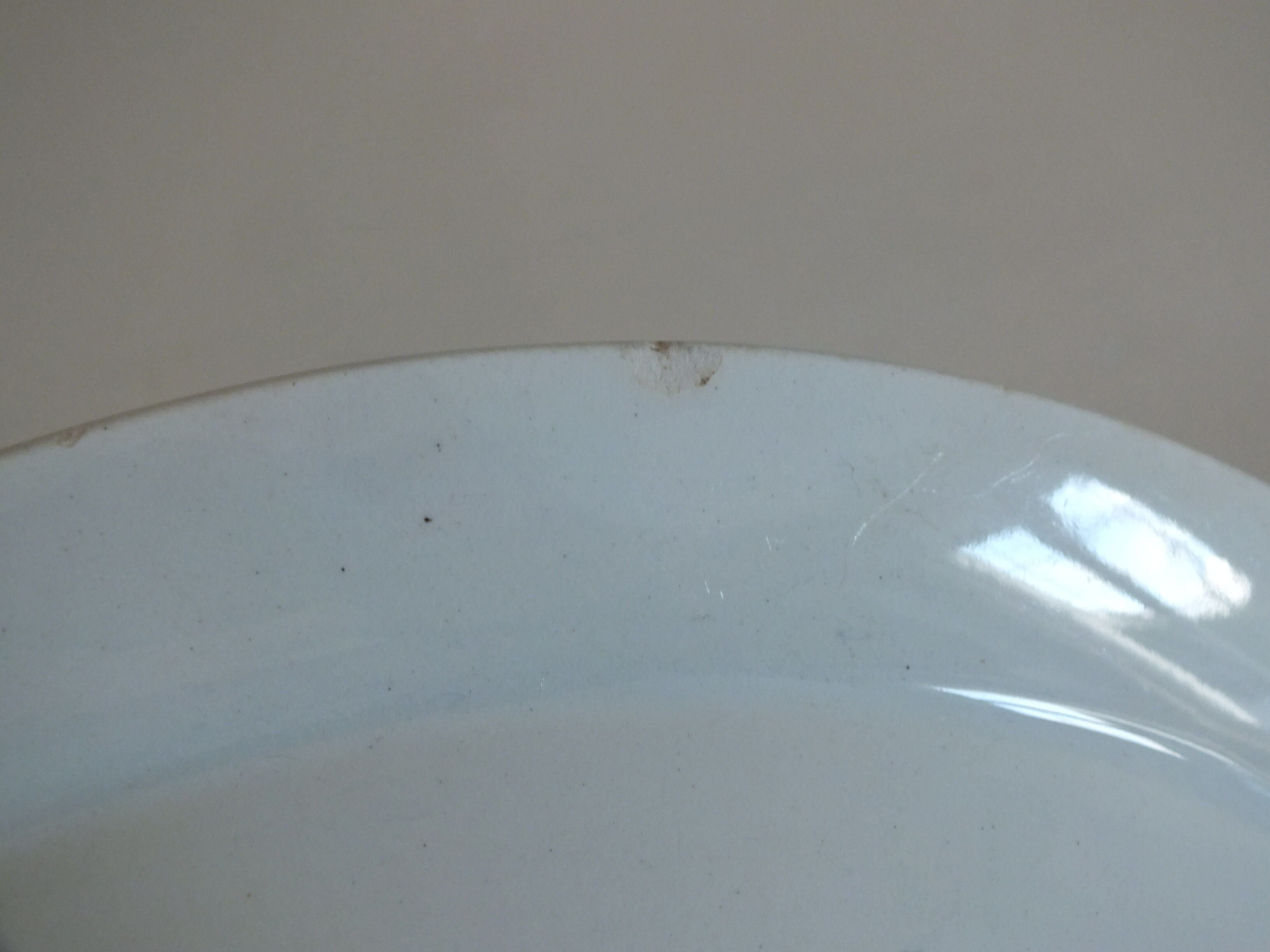 Hollow dish in Iron Terra Gien service Clara
