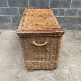 Wicker storage chest/trunk