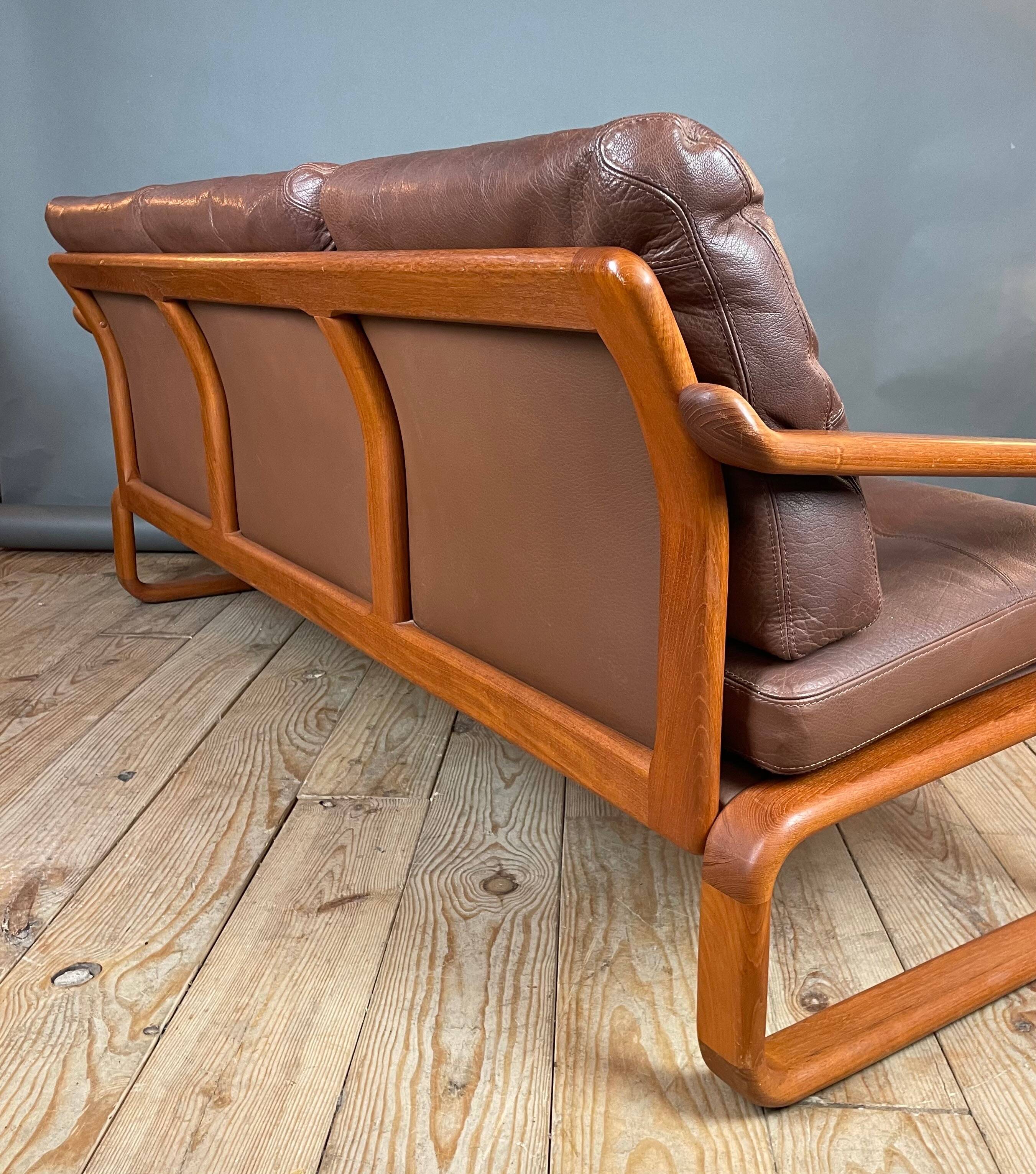3-seater wood and leather sofa from the 1970s