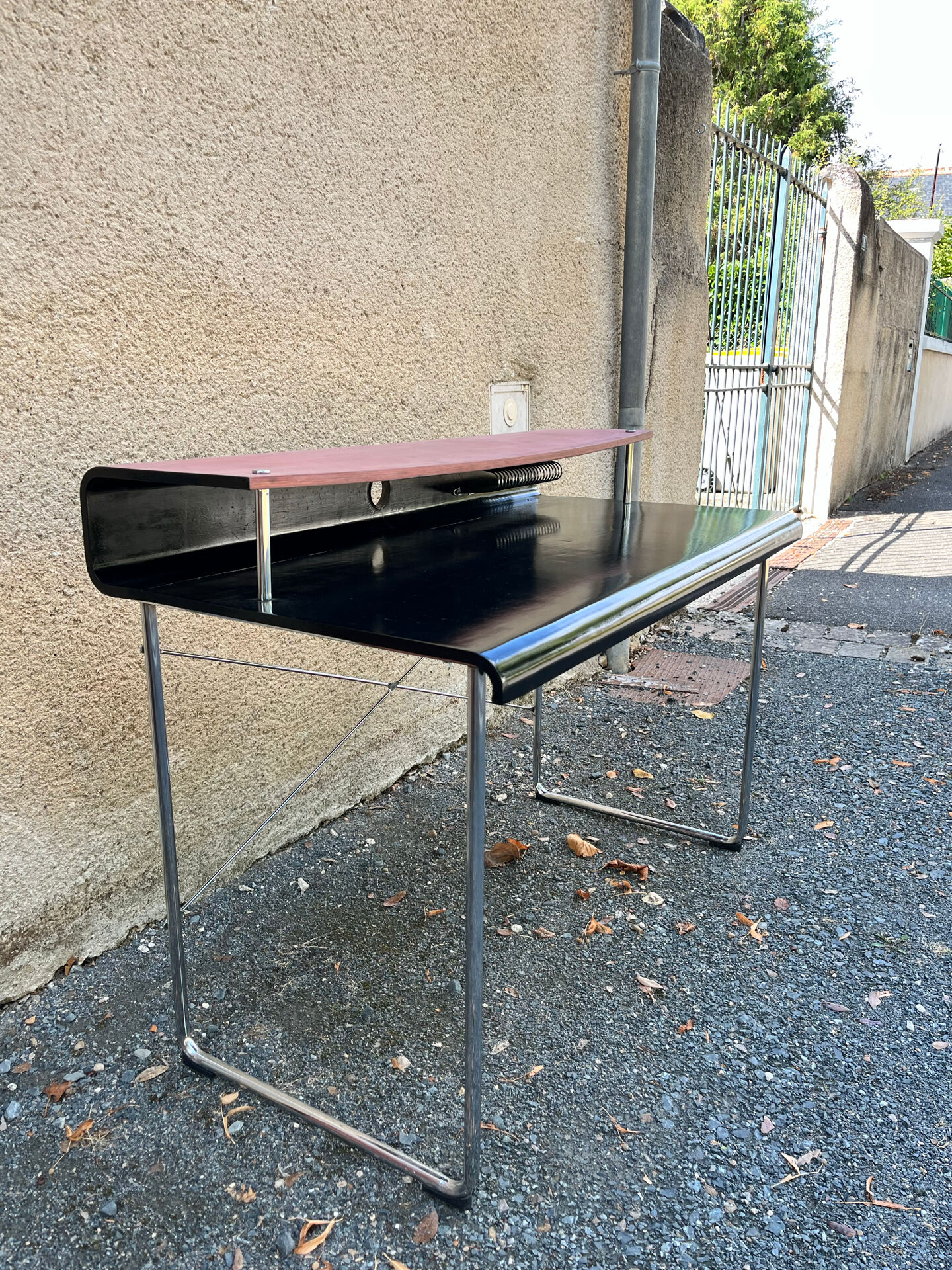 Bauhaus style desk