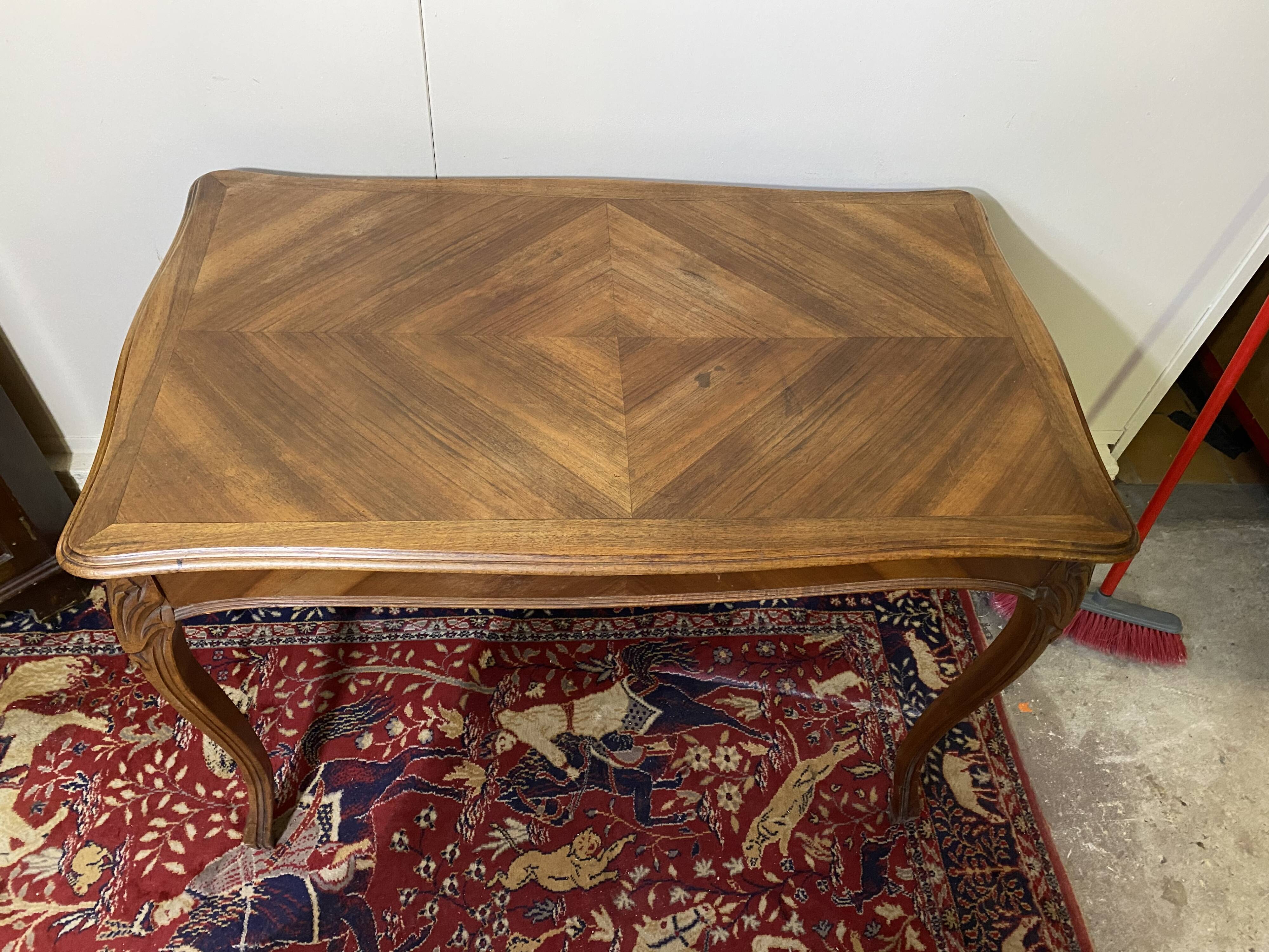 Dining table curved feet Louis XV style