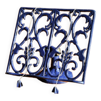 Cast iron lectern