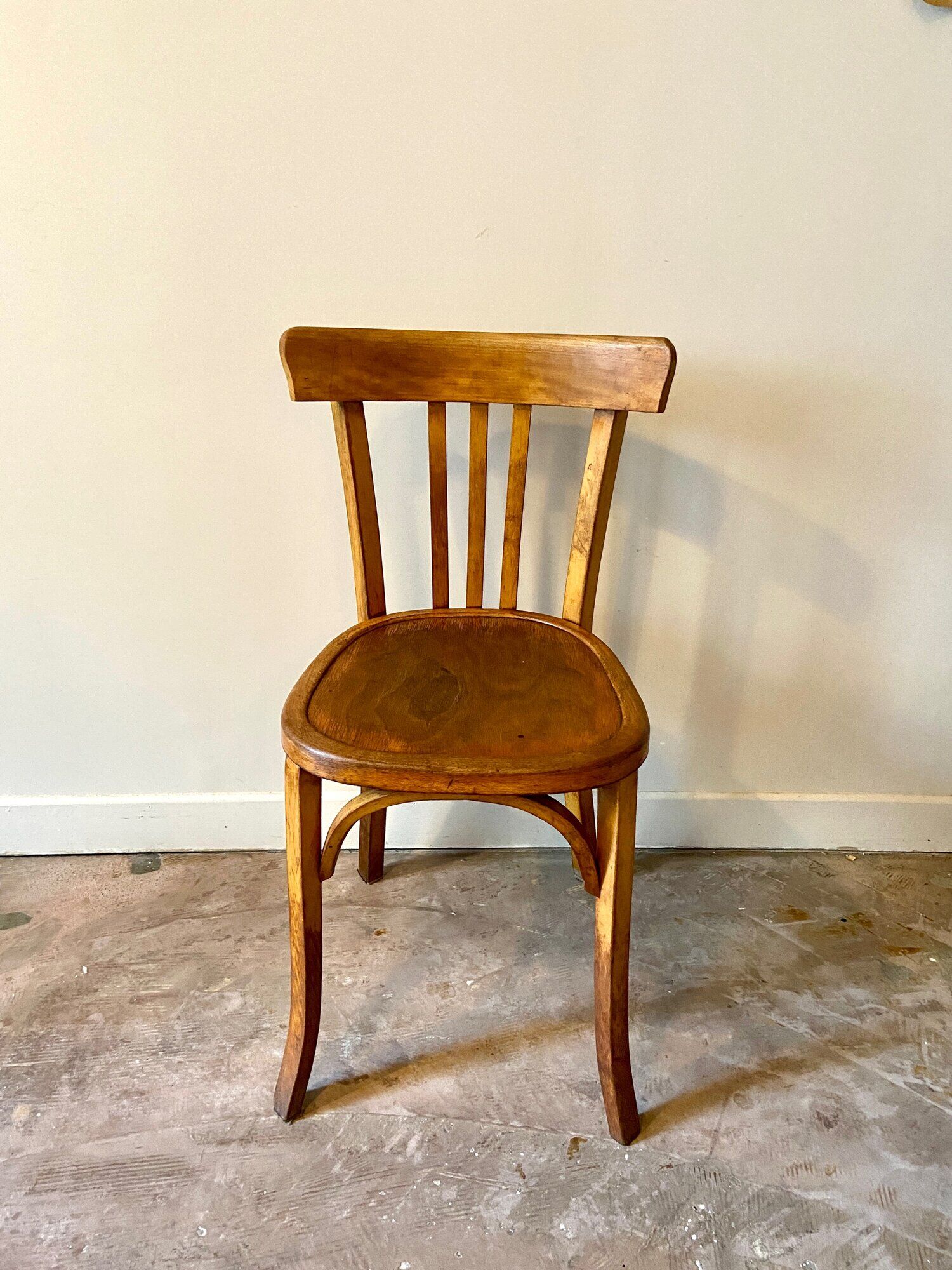 Bistro chair in arched and light beech
