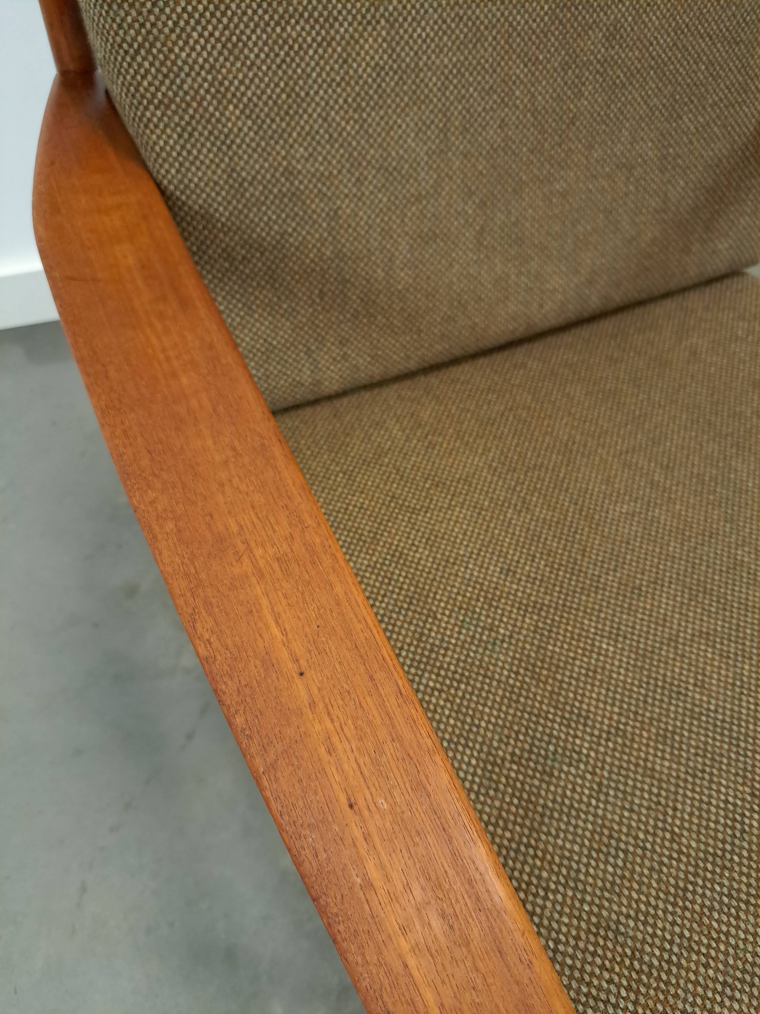 Teak Scandinavische fauteuil met bruin stoffen kussens, stoel 1