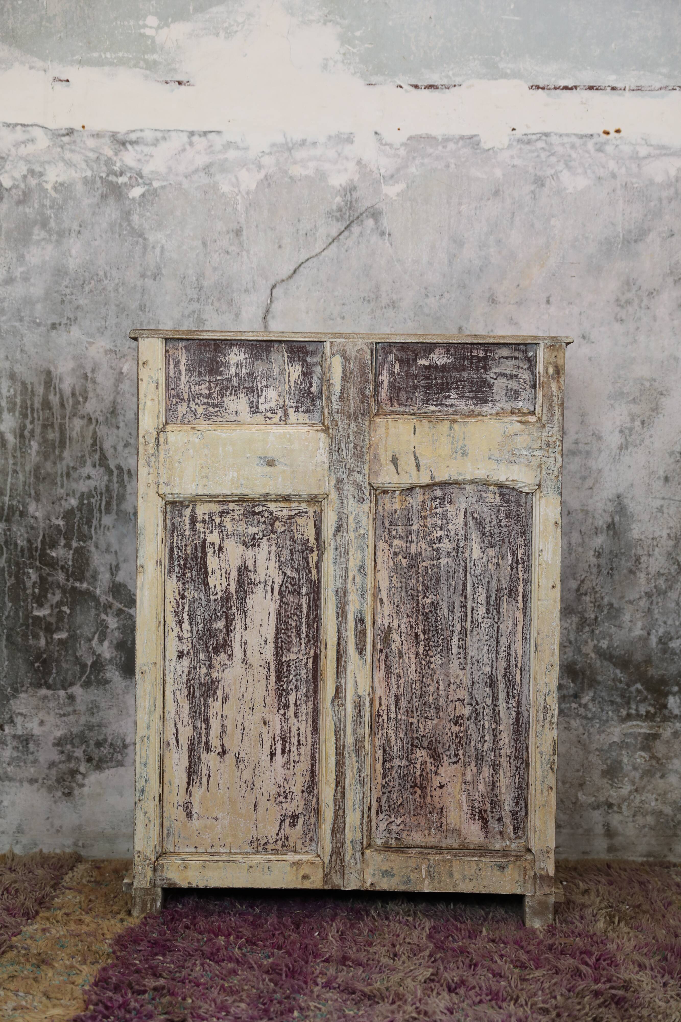 Low cabinet two doors in mango tree, patinated effect