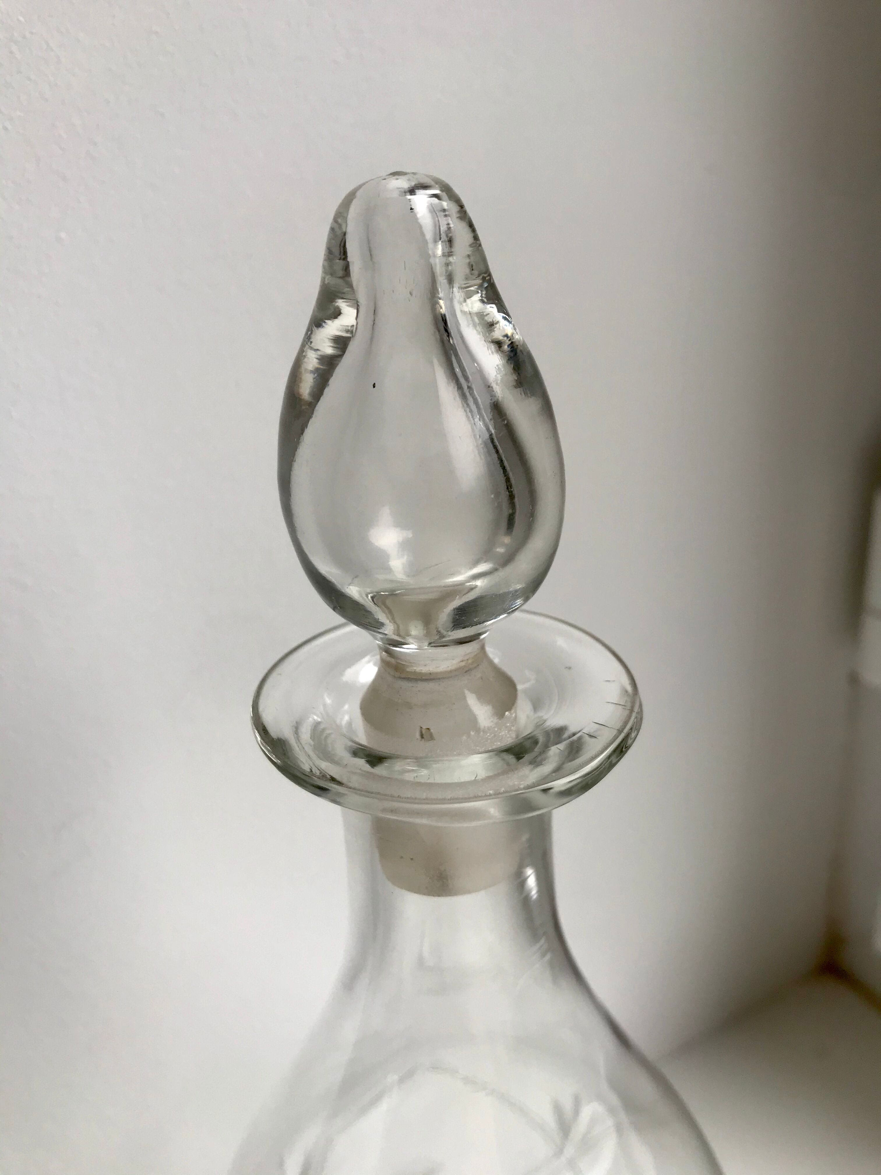 Carafe à vin en cristal en verre gravé début XXème