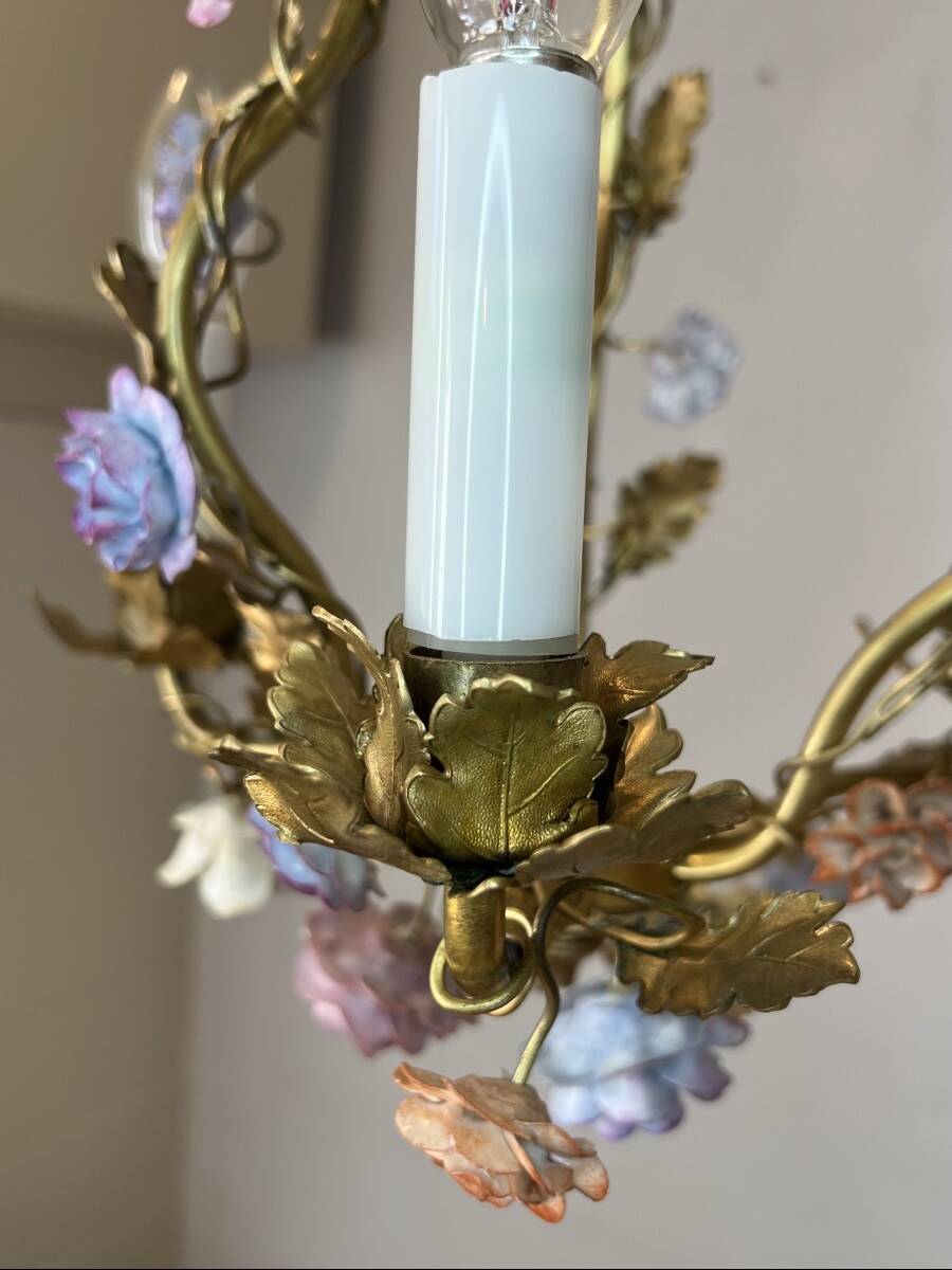 Flowered porcelain lamp