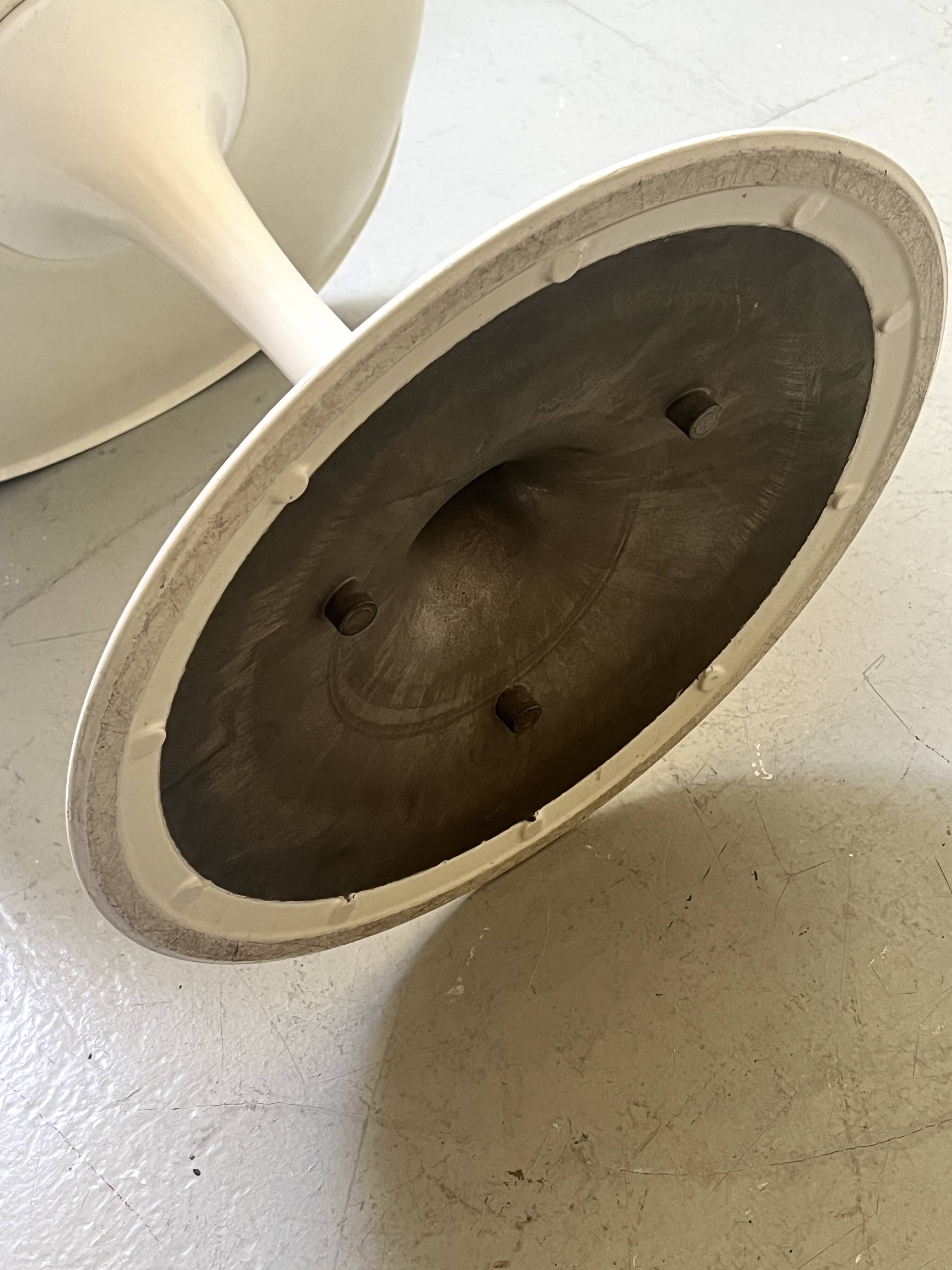 Tulip chair Eero Saarinen signed Knoll International, design 1970
