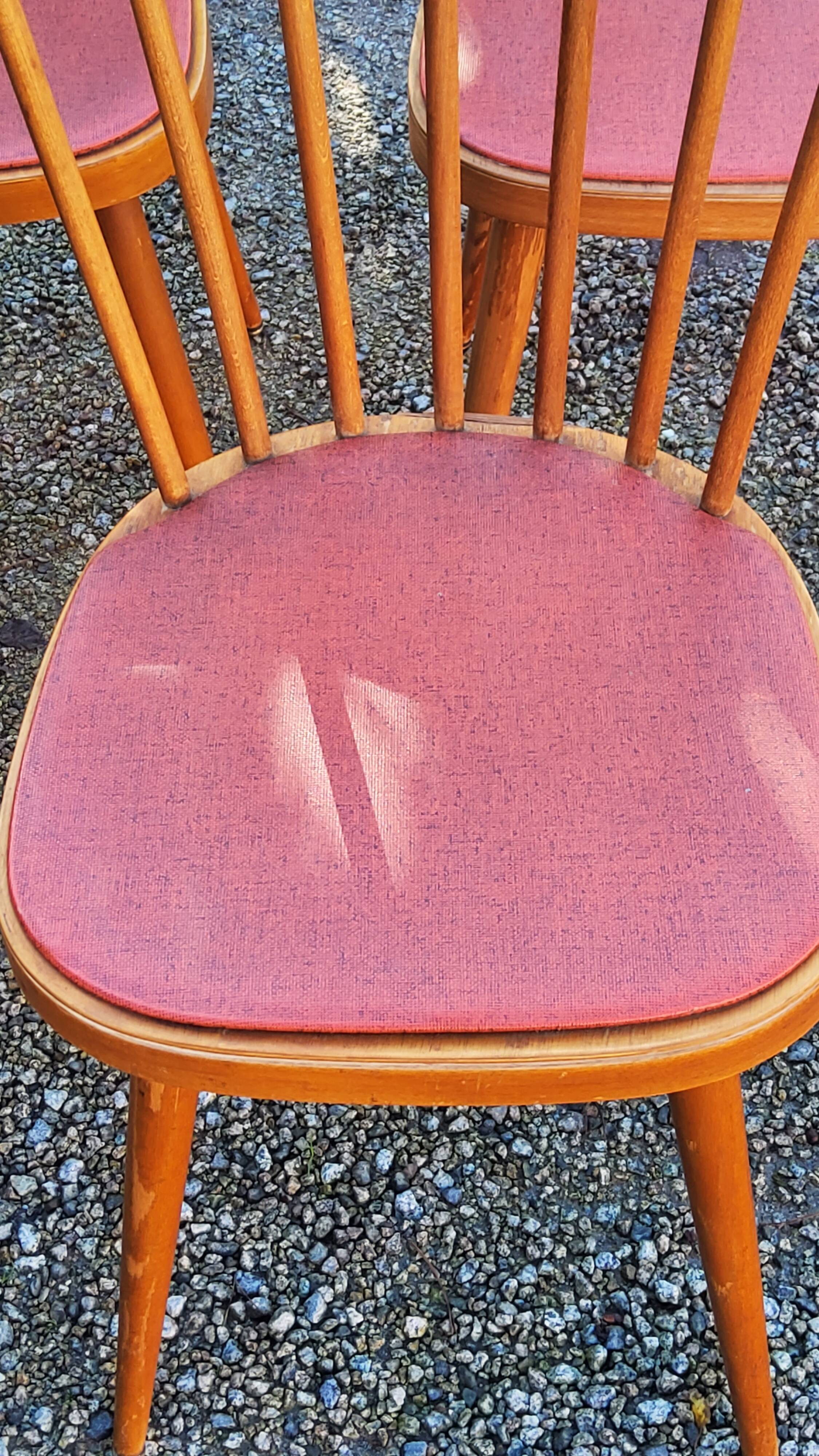 Set de 5 chaises vintage de bistrot en hêtre galette skaï rouge des années 50