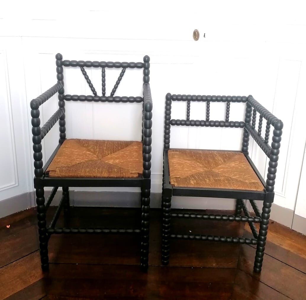 Fauteuil et chaise d'angle de style Louis XIII