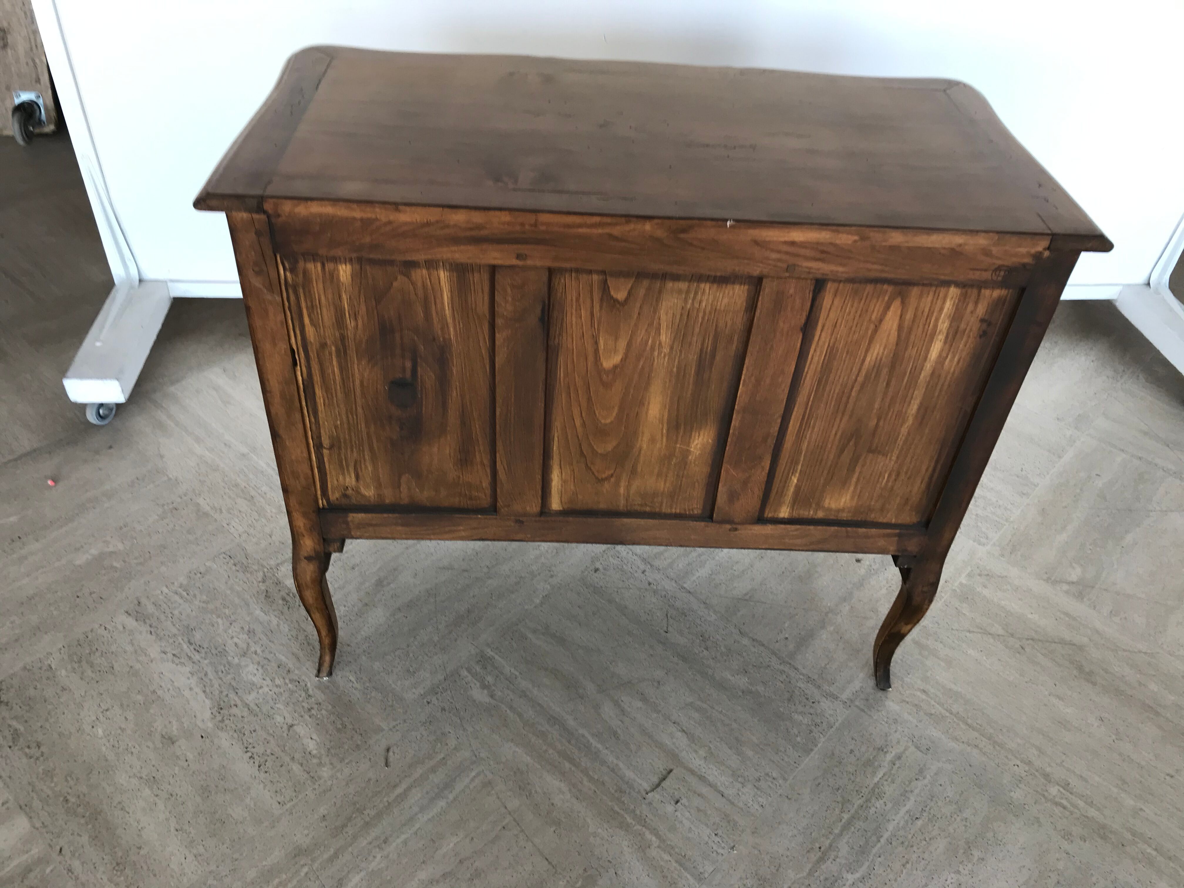 Three-drawer Louis XV-style dresser