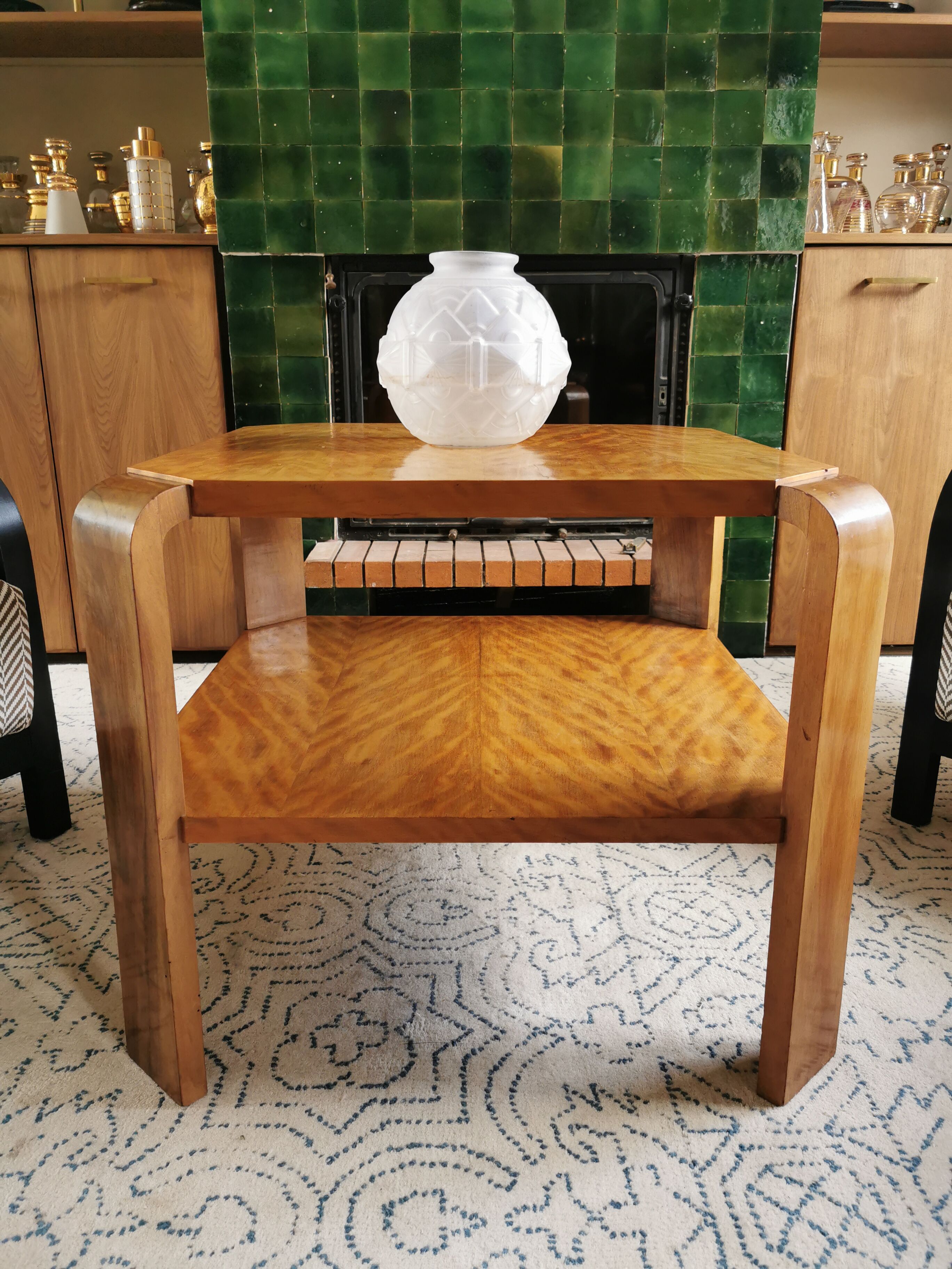 Table basse art déco carrée en bois clair