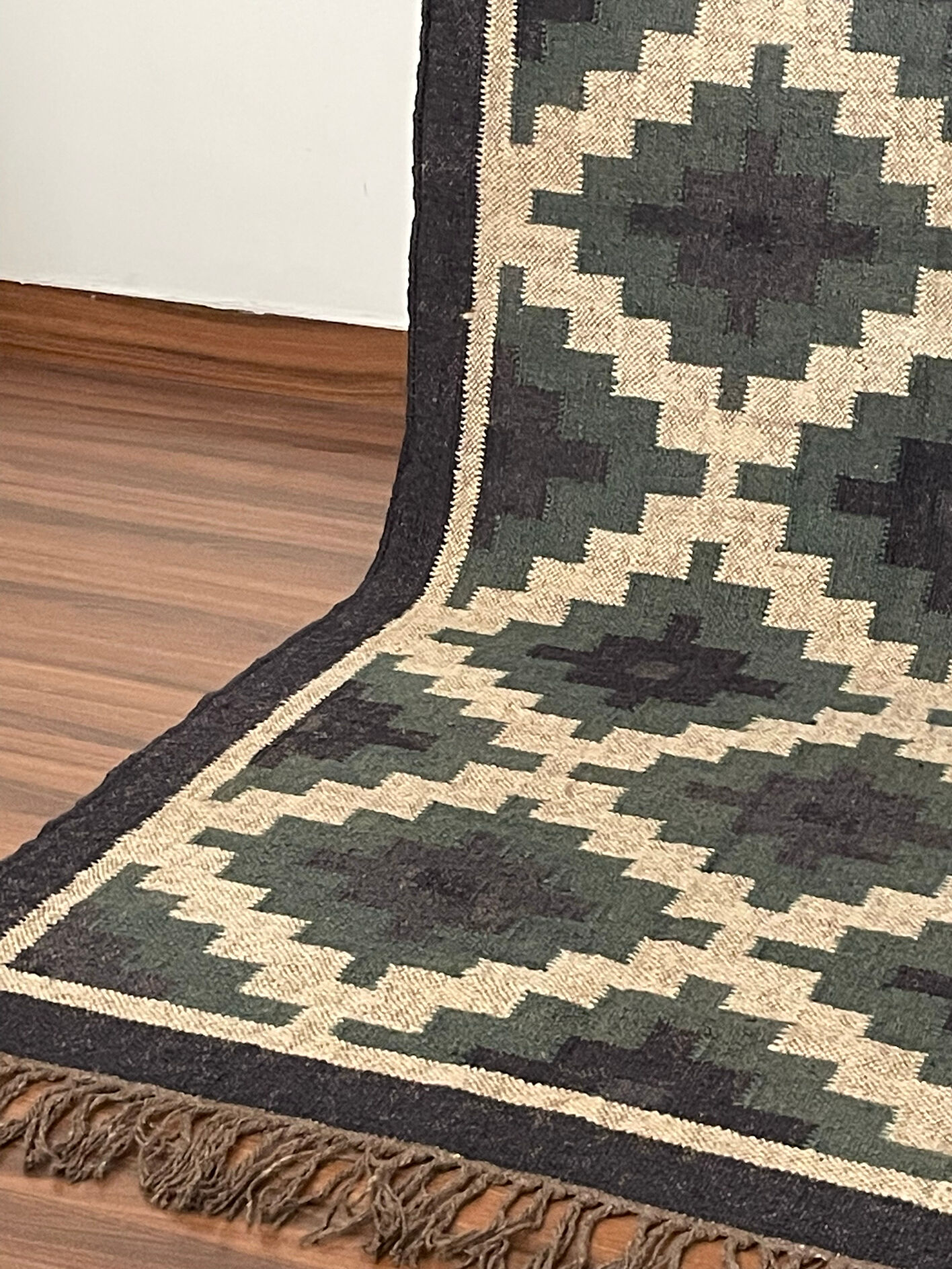 6.5x6.5 ft - handmade jute/wool rug