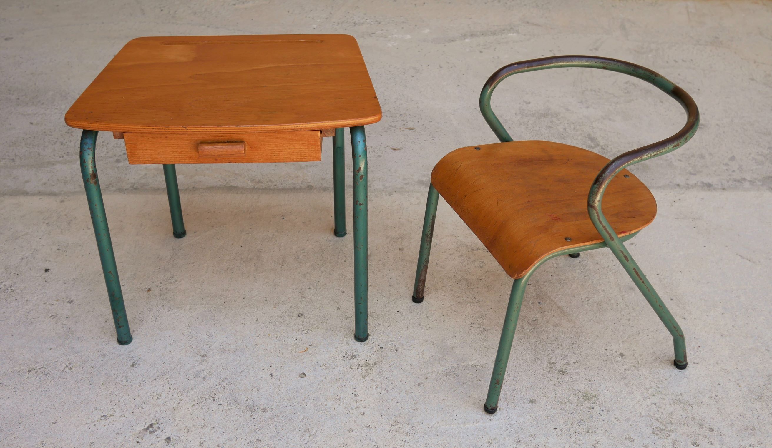Desk and children's chair by Jacques Hitier for Mullca editions