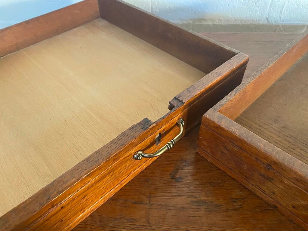 Solid oak desk with 2 drawers feet turned