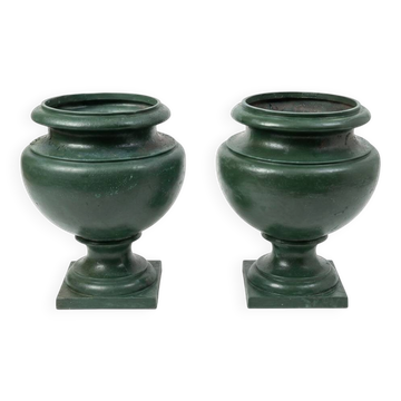 Pair of Medici vases in cast iron from the 19th century.