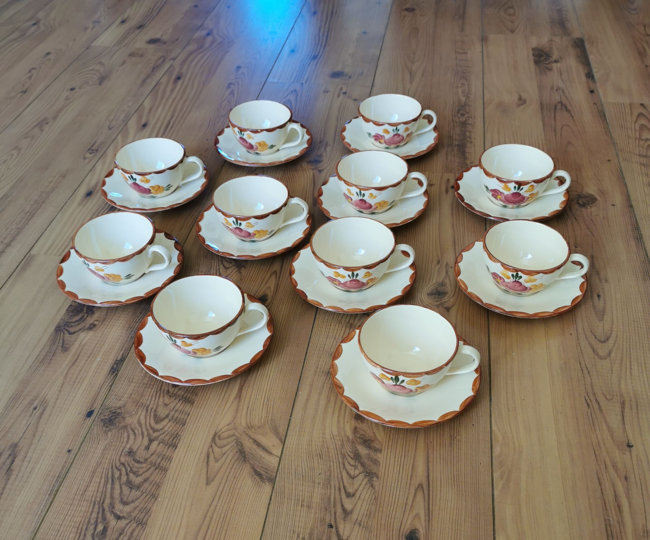 11 cups and teacups and sub-cups Longchamp model Agen