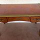 Bureau d'apparat de style Louis XV Dessus de cuir rouge XX siècle