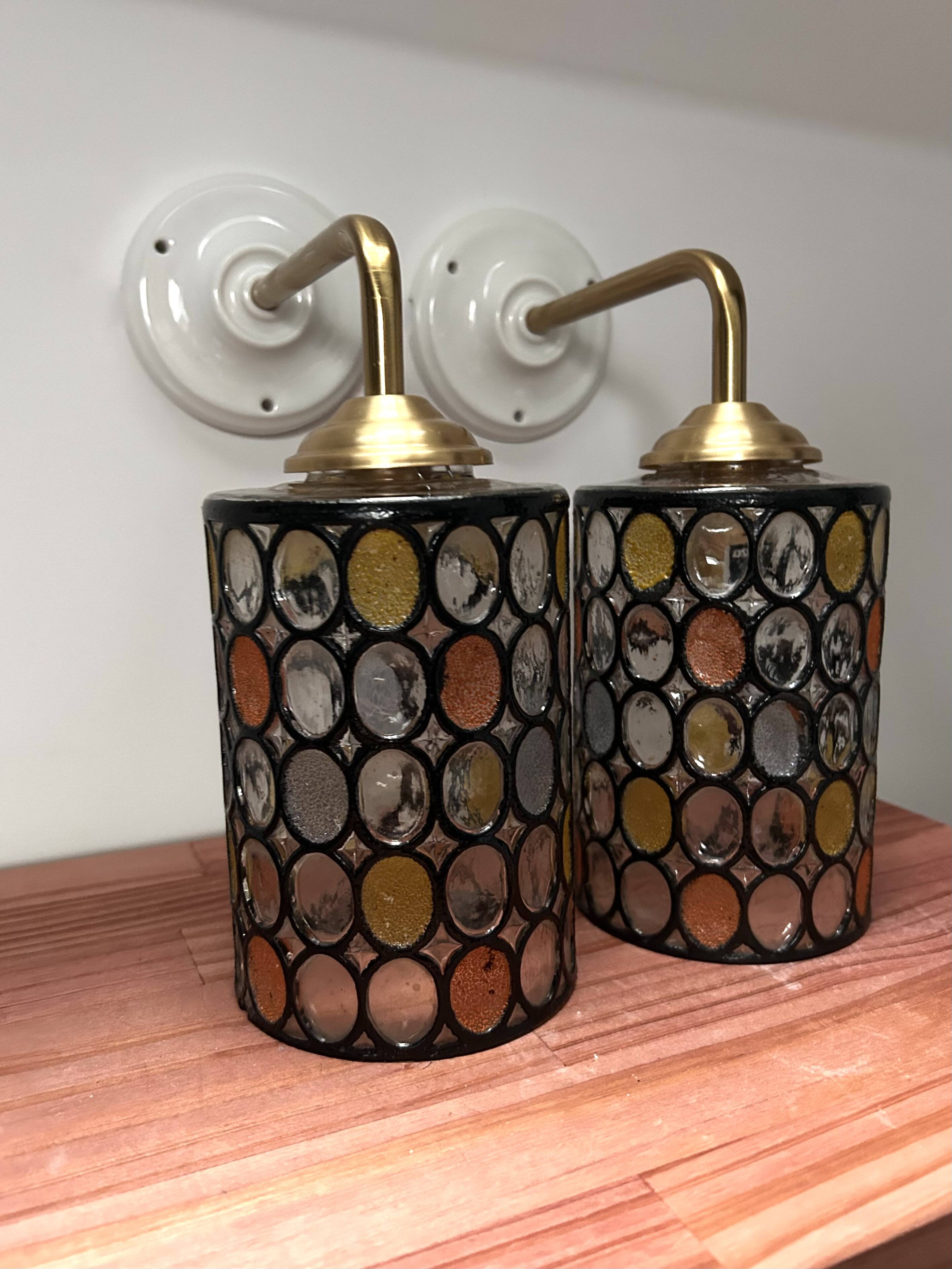 Paire d’appliques murales en verre vitrail