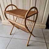 Porte revue en rotin vintage