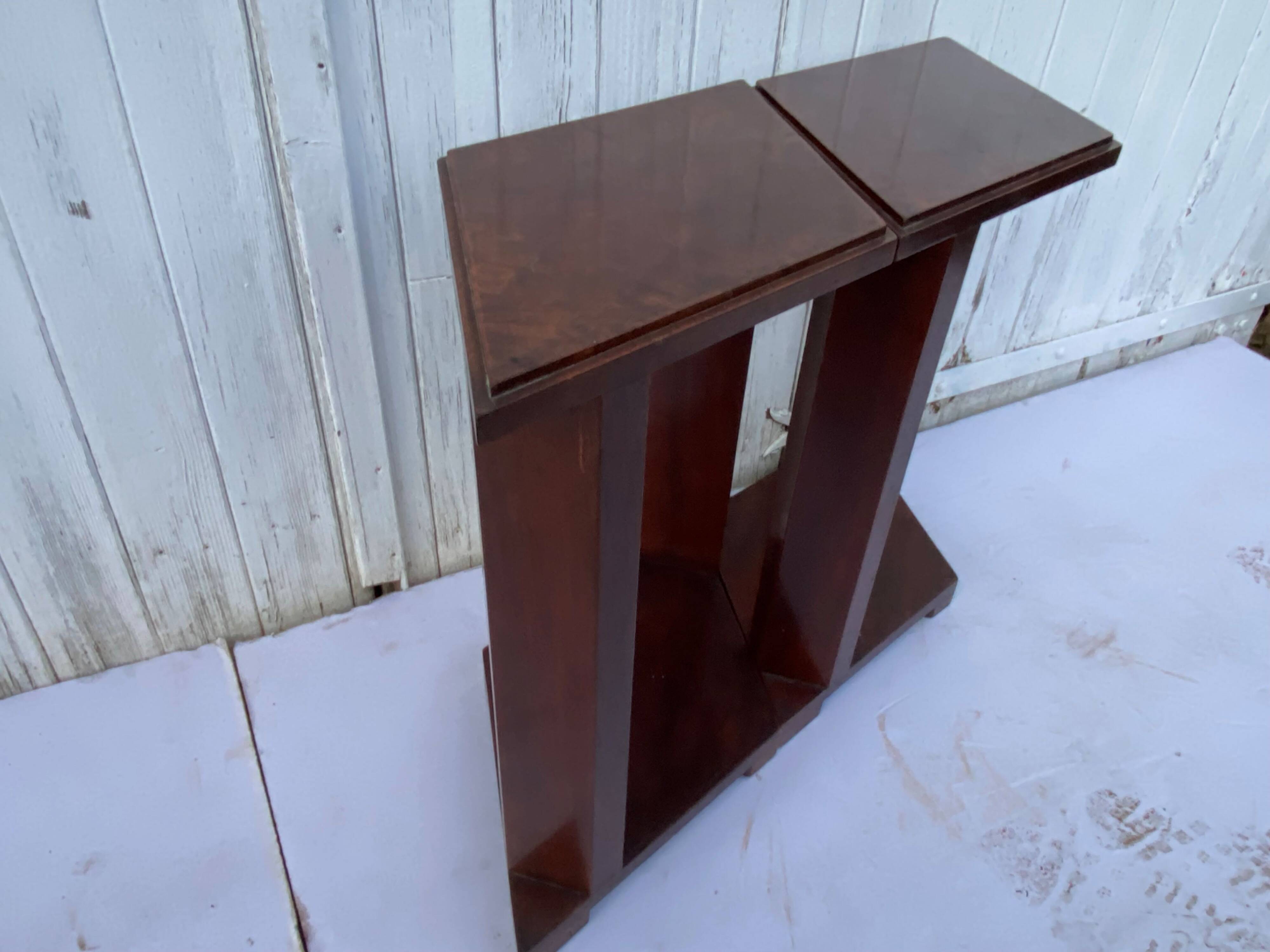 Pair of art deco harnesses, end tables, diamond side tables, 1930
