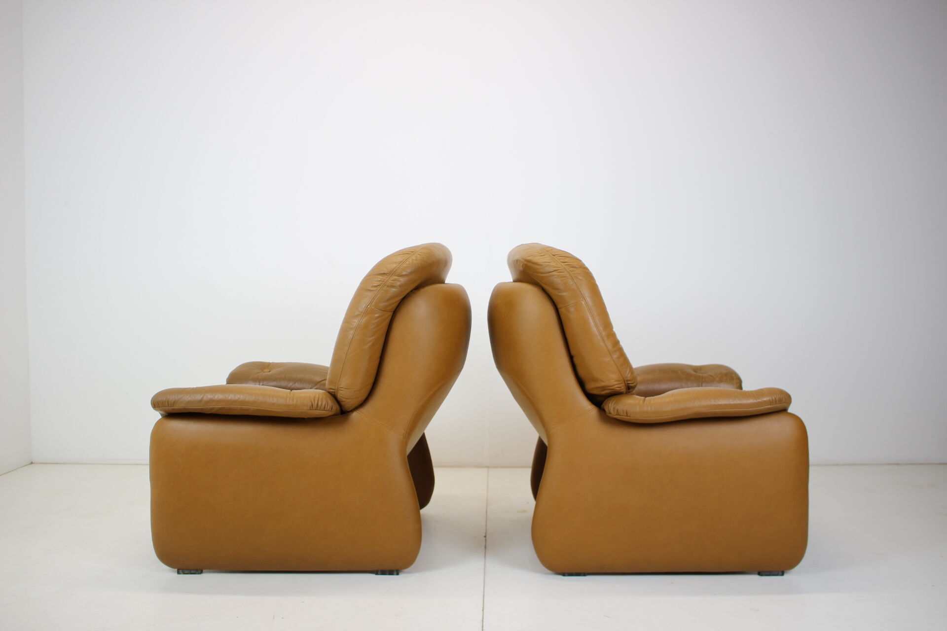 Fauteuils italiens cuir 1970s design