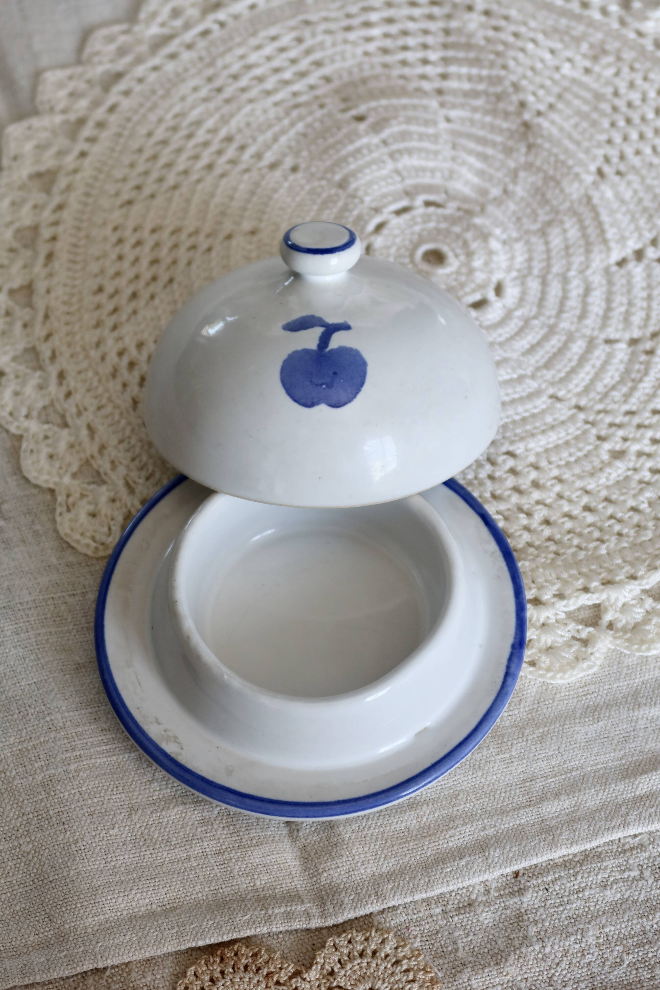 Small vintage white earthenware butter bell – Blue apple motif