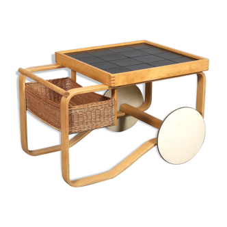 Alvar Aalto tea trolley model 900 pour Artek circa 1960.