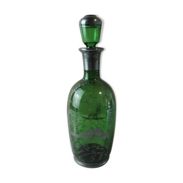 Ancienne carafe en verre, décor en métal argenté