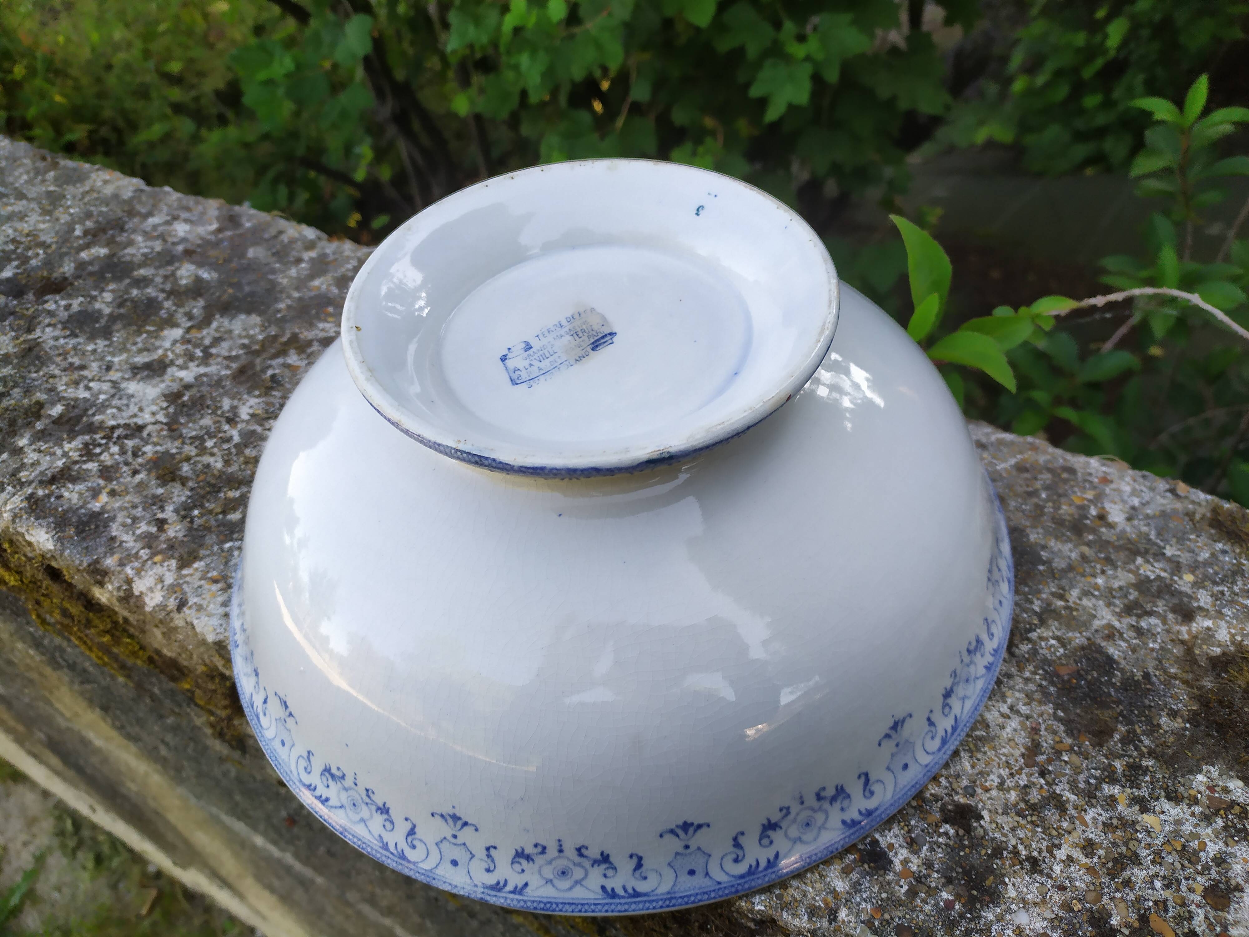 Iron earth salad bowl