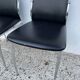 Lot de deux chaises design en skaï noir