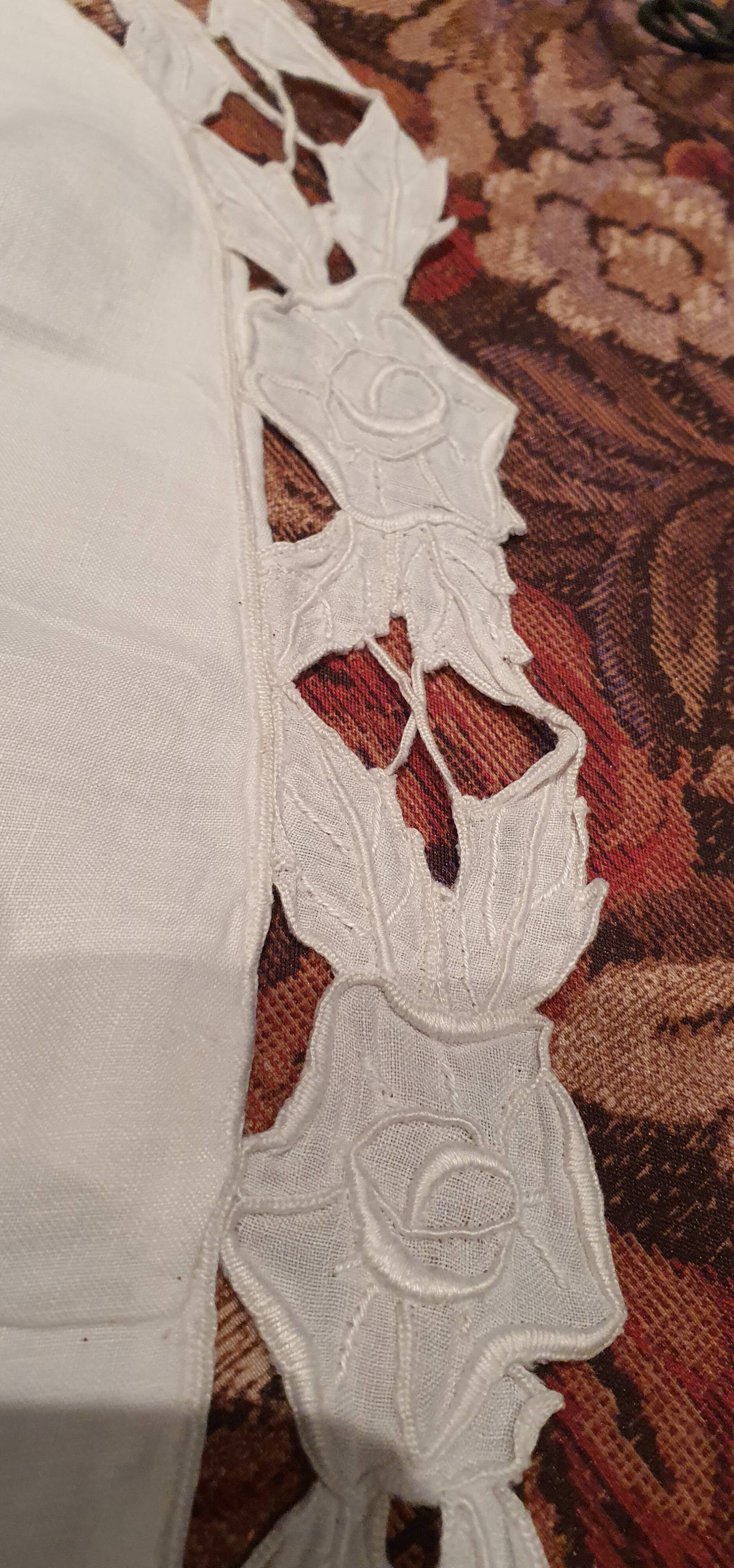 Taie d'oreiller en demi lune avec dentelle anglaise