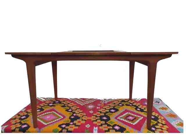 Scandinavian table with lb teak extensions