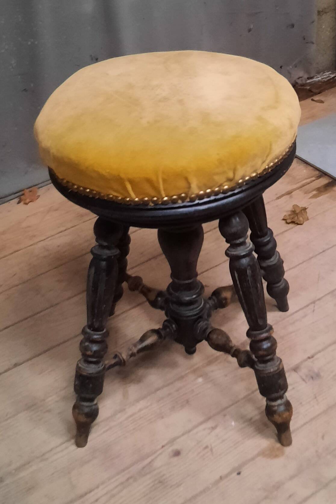 Napoleon III piano stool