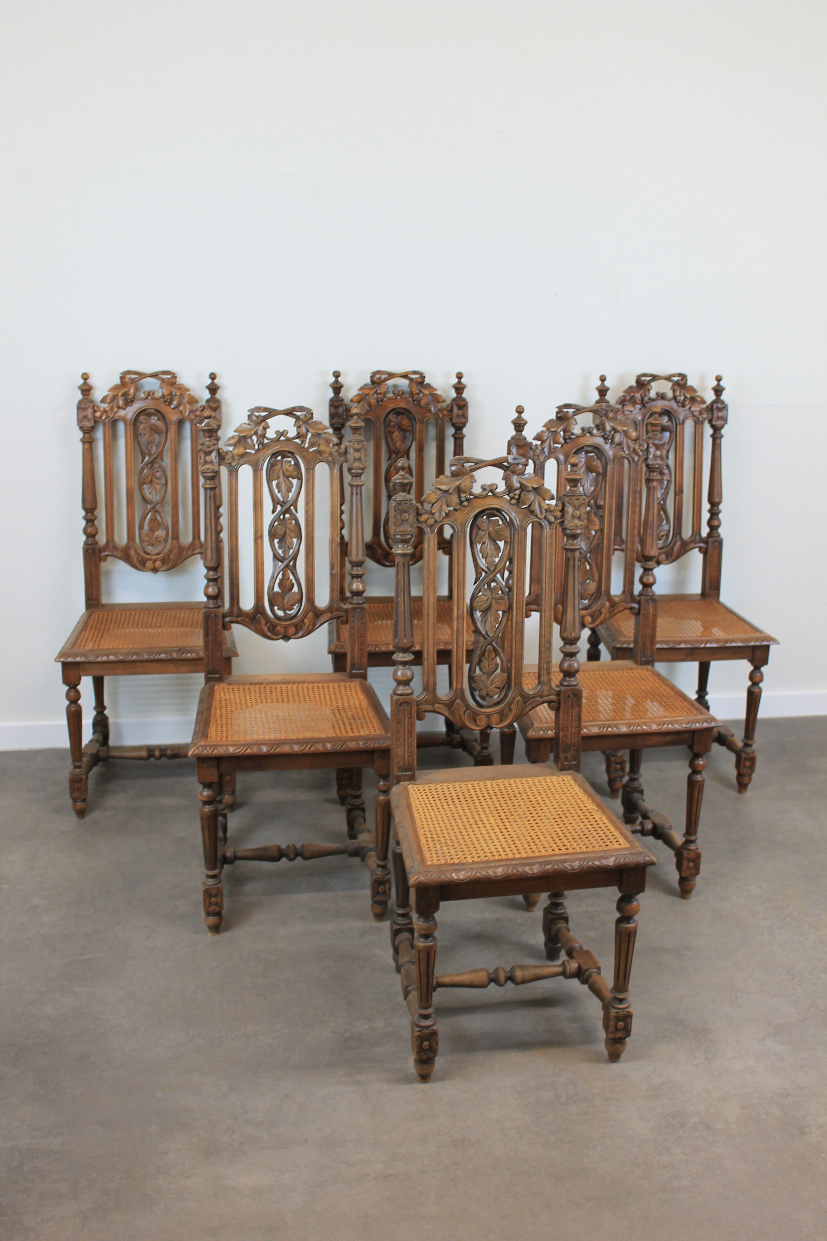 Set of 6 Renaissance chairs