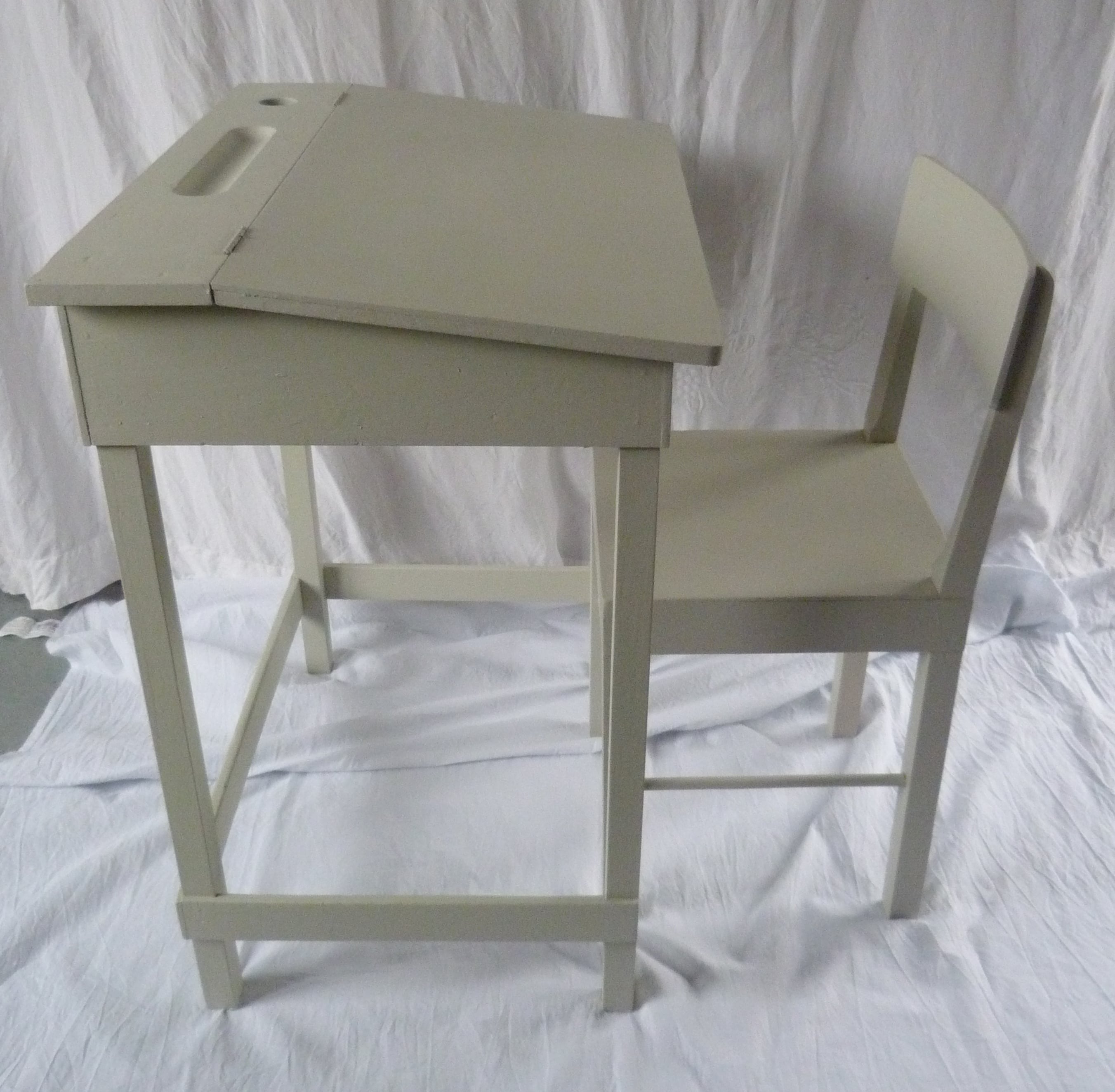 Set desk and his chair