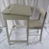 Set desk and his chair