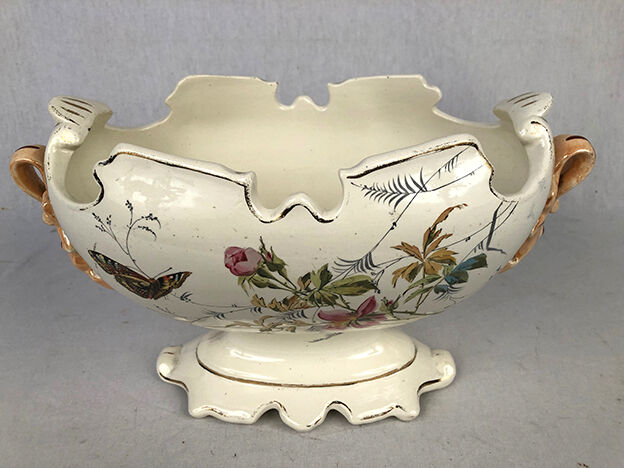 Planter of oblong shape on foot