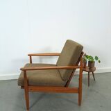 Teak Scandinavische fauteuil met bruin stoffen kussens, stoel 1