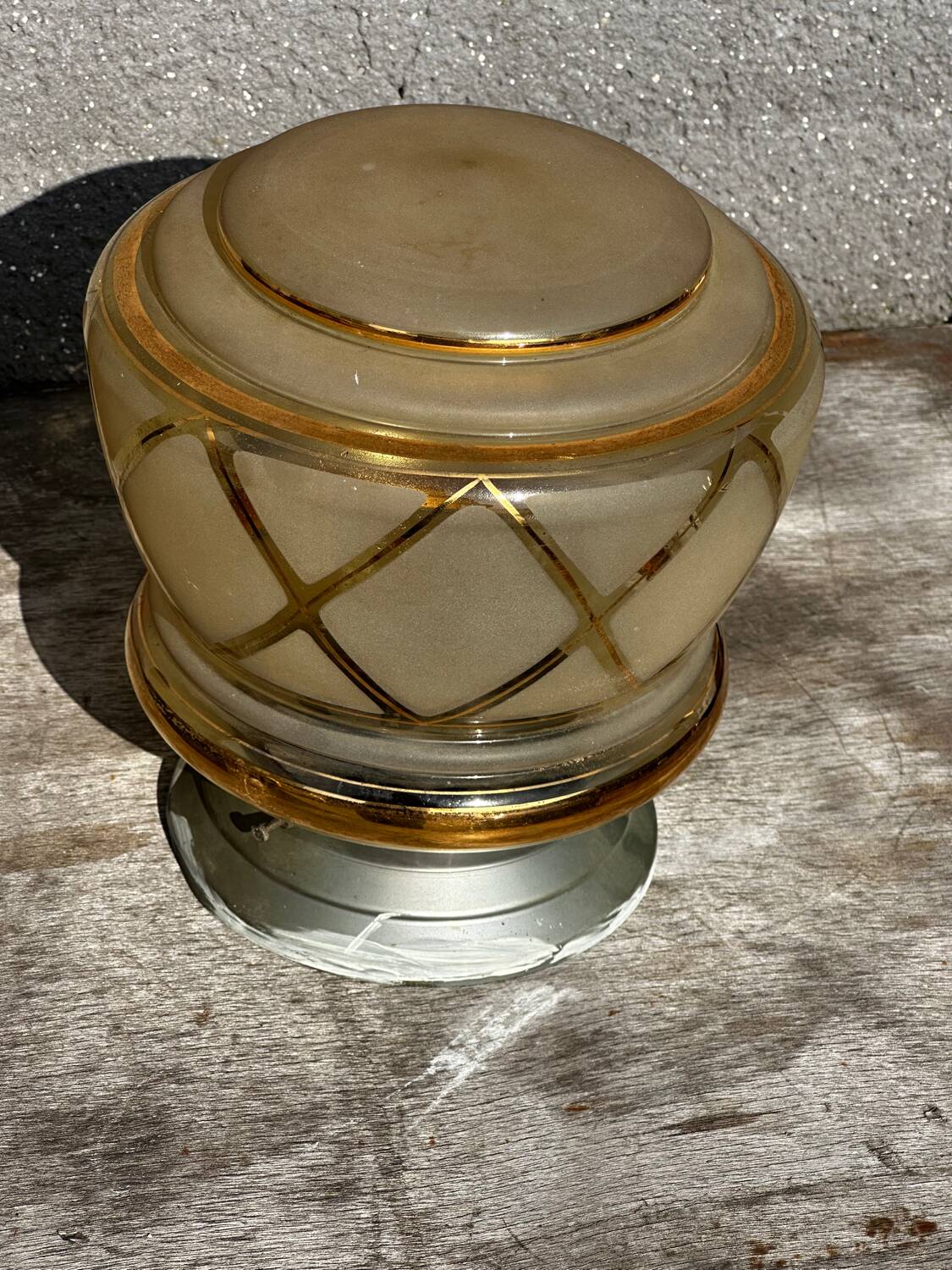 Plafonnier art déco verre sablé rehaussé d’or