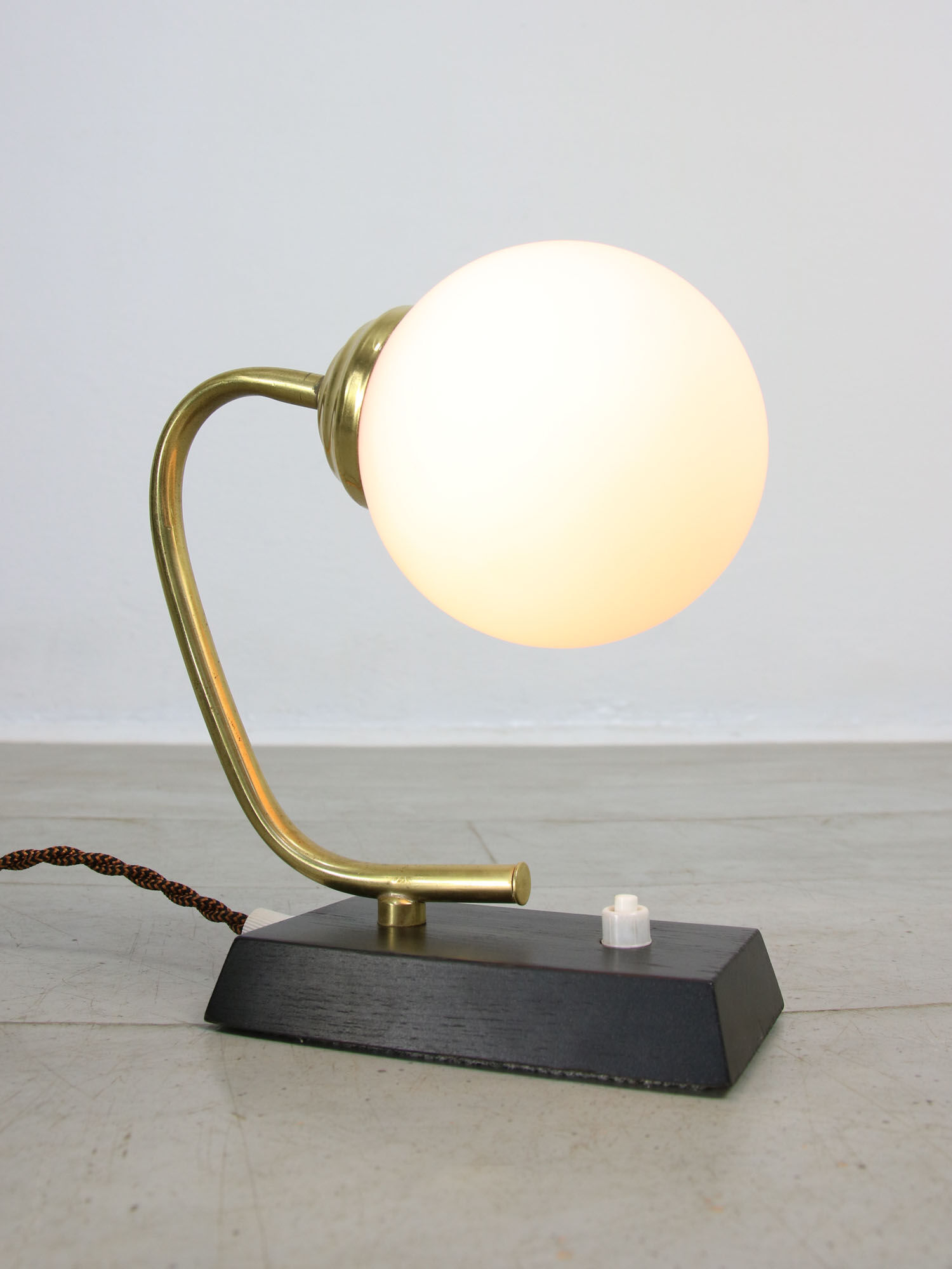 Mid-century Table Lamp in Brass & Opaline