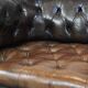 Canapé chesterfield 3 places en cuir de vachette patiné