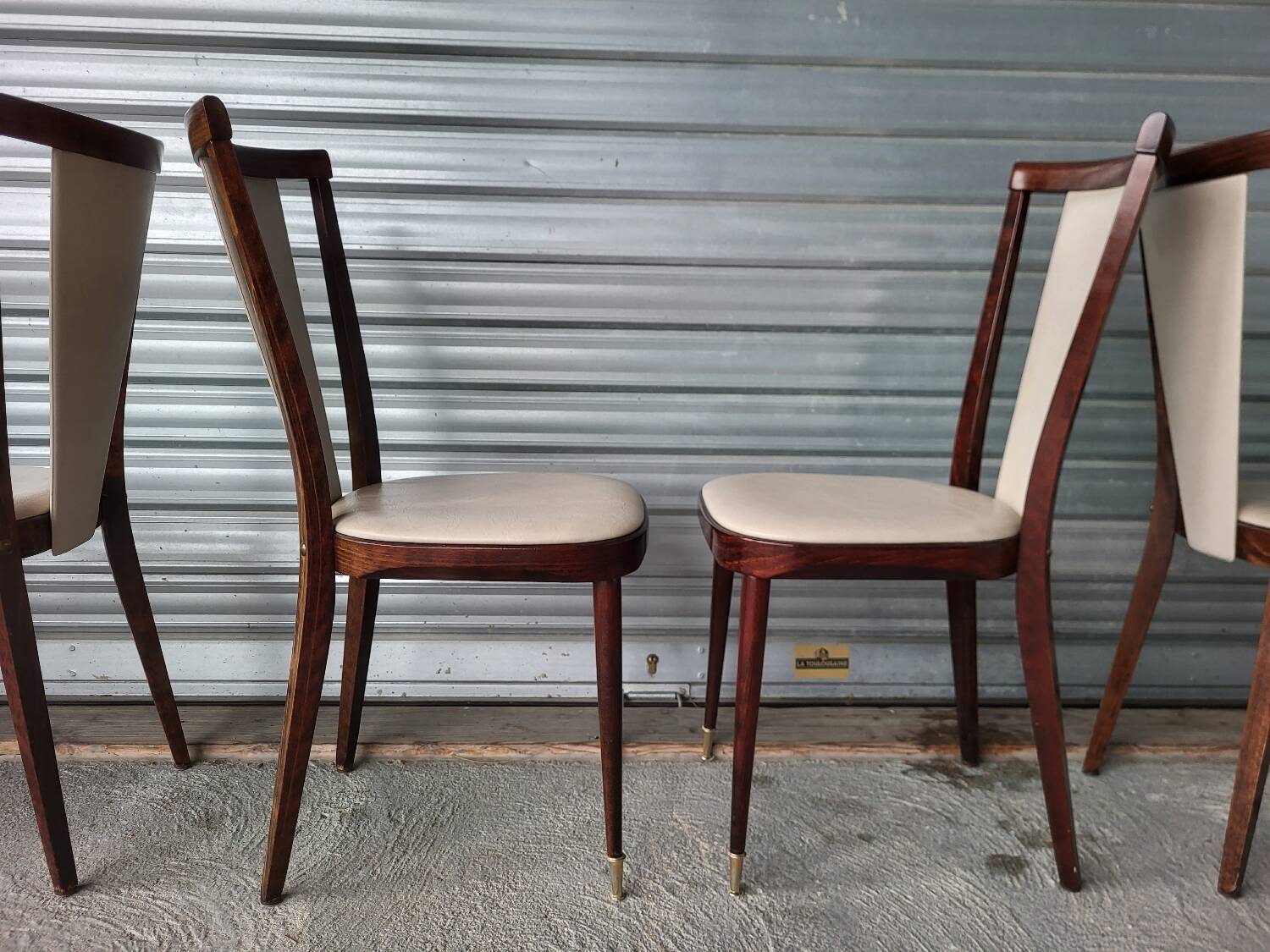 Set of 6 Baumann N°84 vintage chairs in very good condition.
